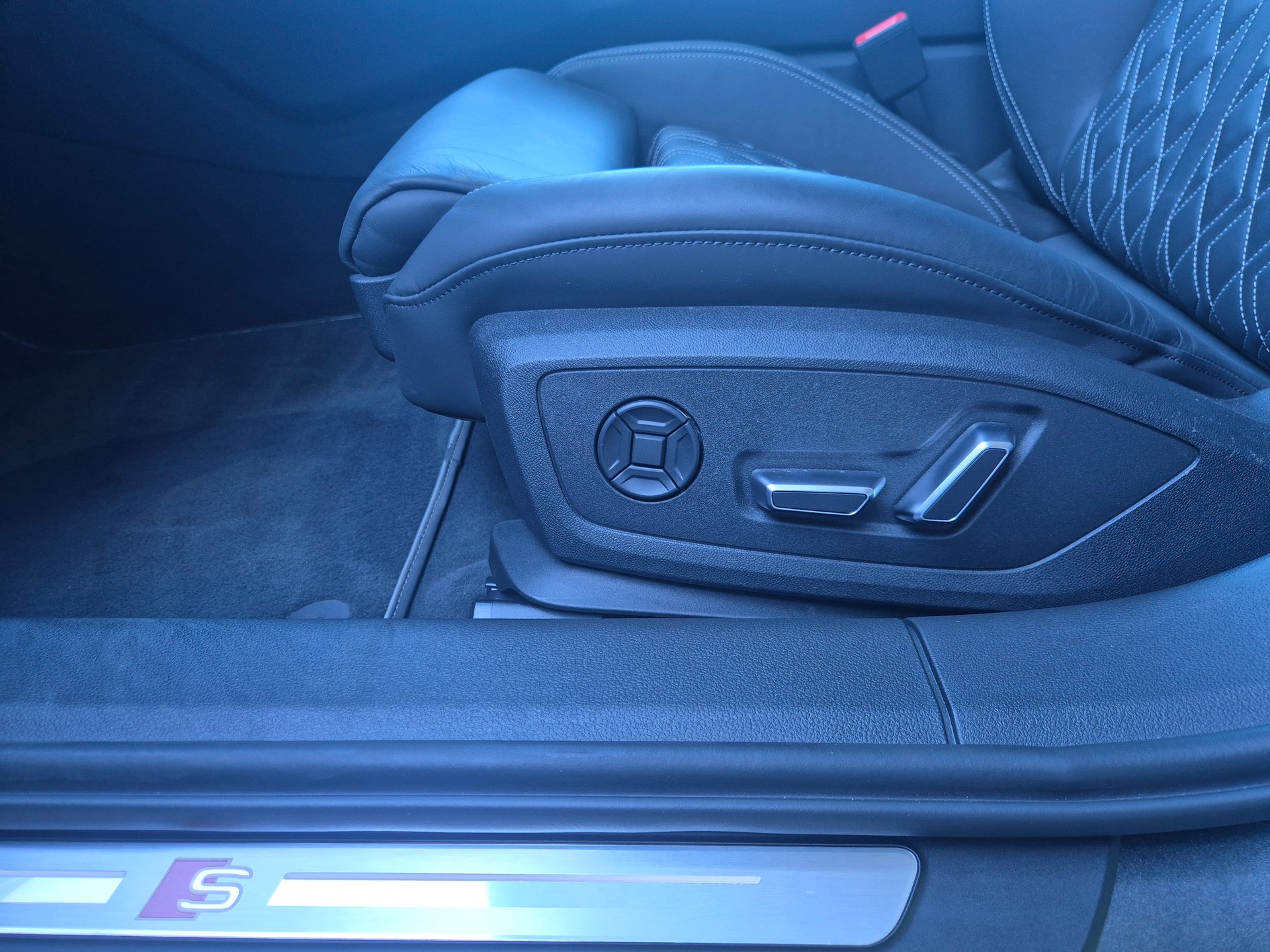 AUDI S6 Avant 3.0 TDI quattro tiptronic-image-11