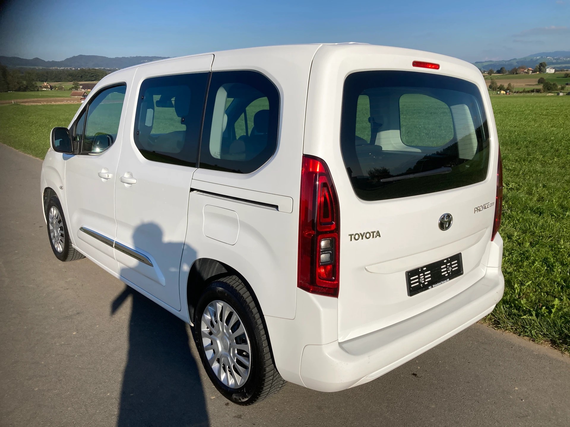 TOYOTA Proace City Verso 1.2 Combi Medium-image-3