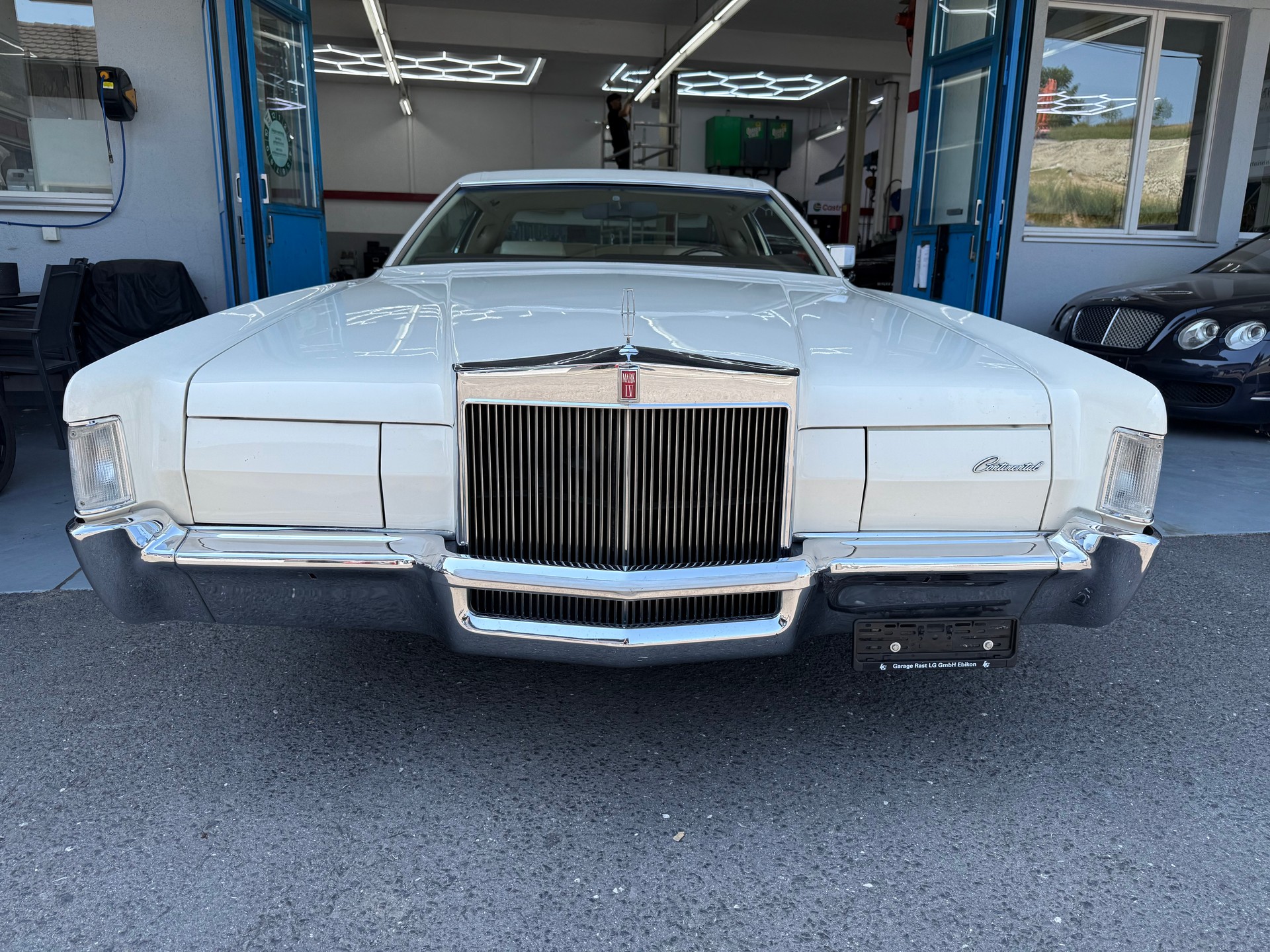 LINCOLN MARK IV-showroom-element-3