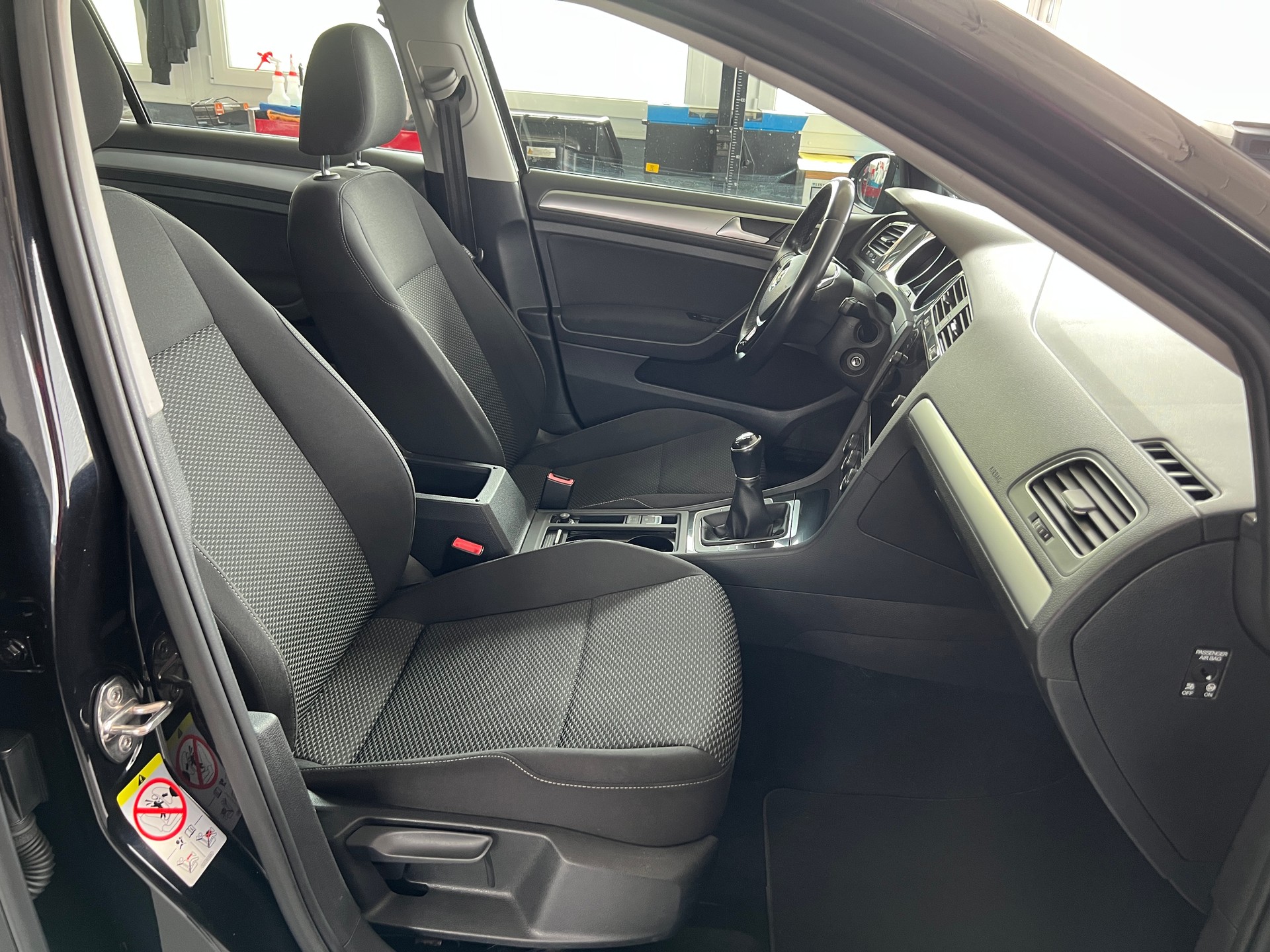 VW Golf 1.0 TSI Trendline-image-7