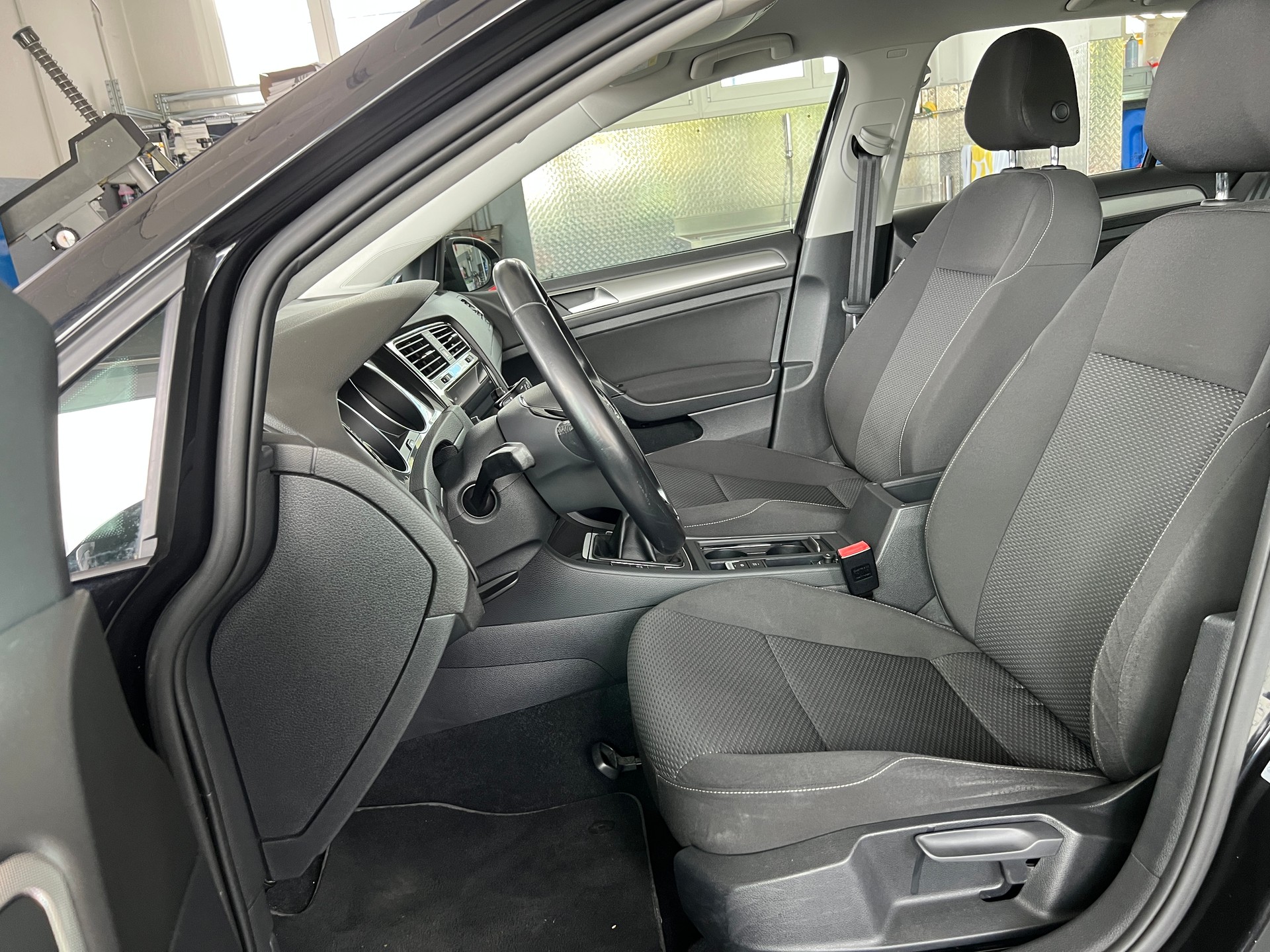 VW Golf 1.0 TSI Trendline-image-5