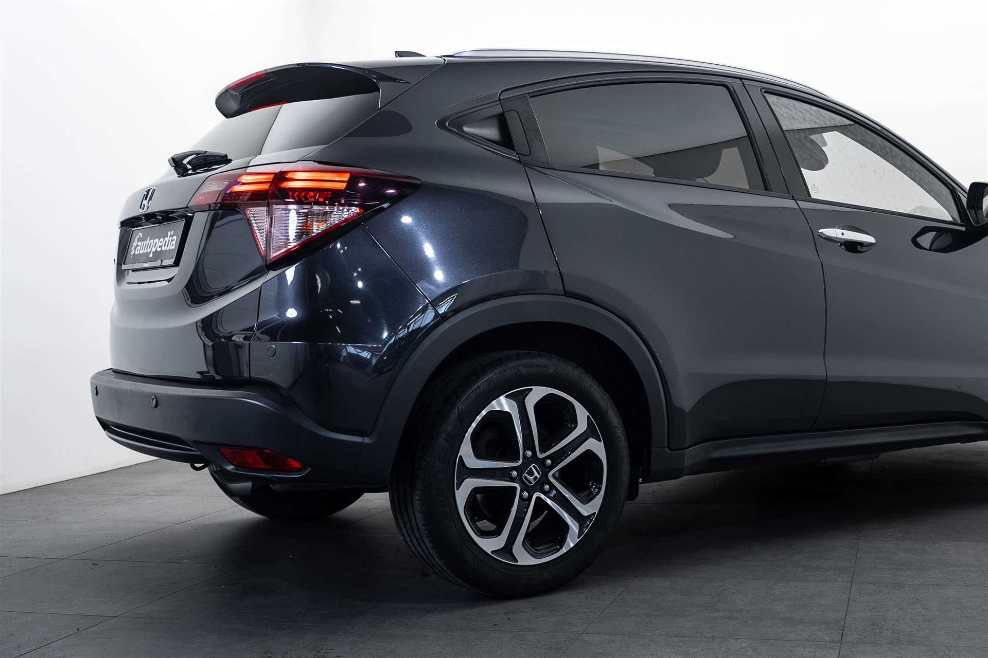 HONDA HR-V 1.5i-VTEC Executive CVT-showroom-element-3
