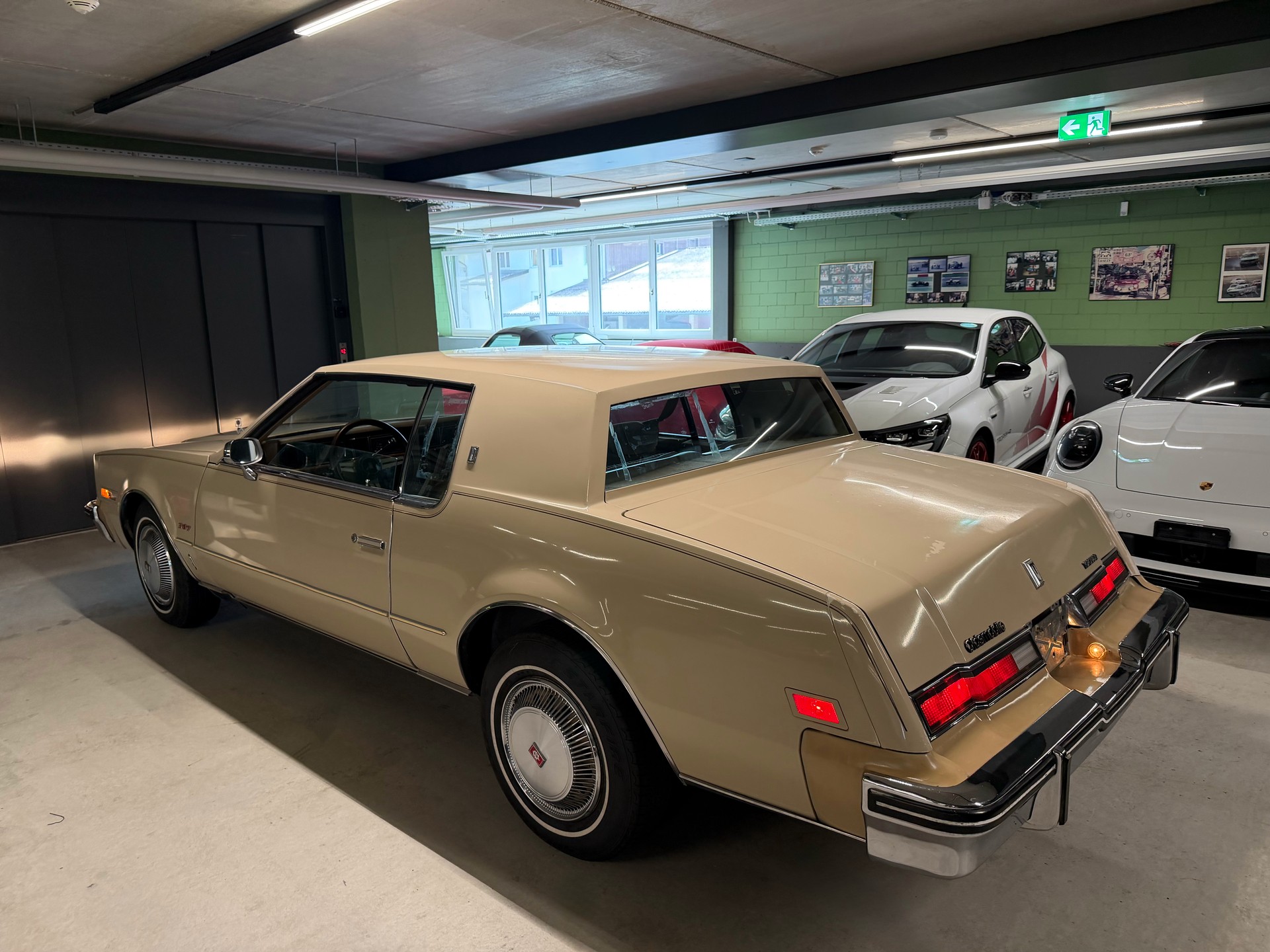 OLDSMOBILE Toronado - Erstlack - 1 Hand-image-1