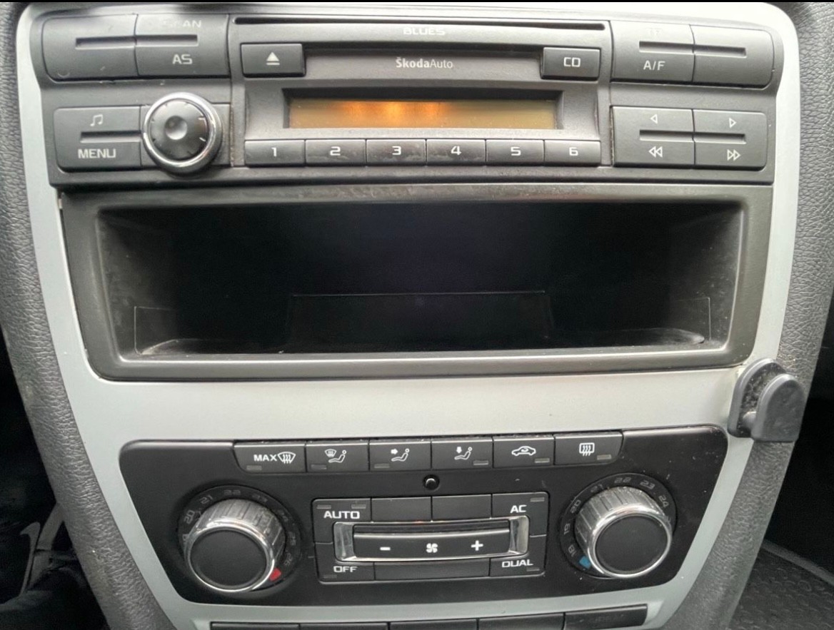 SKODA Octavia Combi 1.8 TSI Adventure 4x4-image-9
