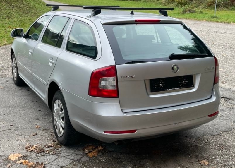 SKODA Octavia Combi 1.8 TSI Adventure 4x4-image-4