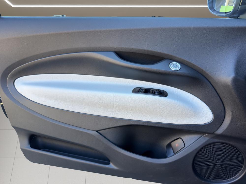 FIAT 500e La Prima-image-13