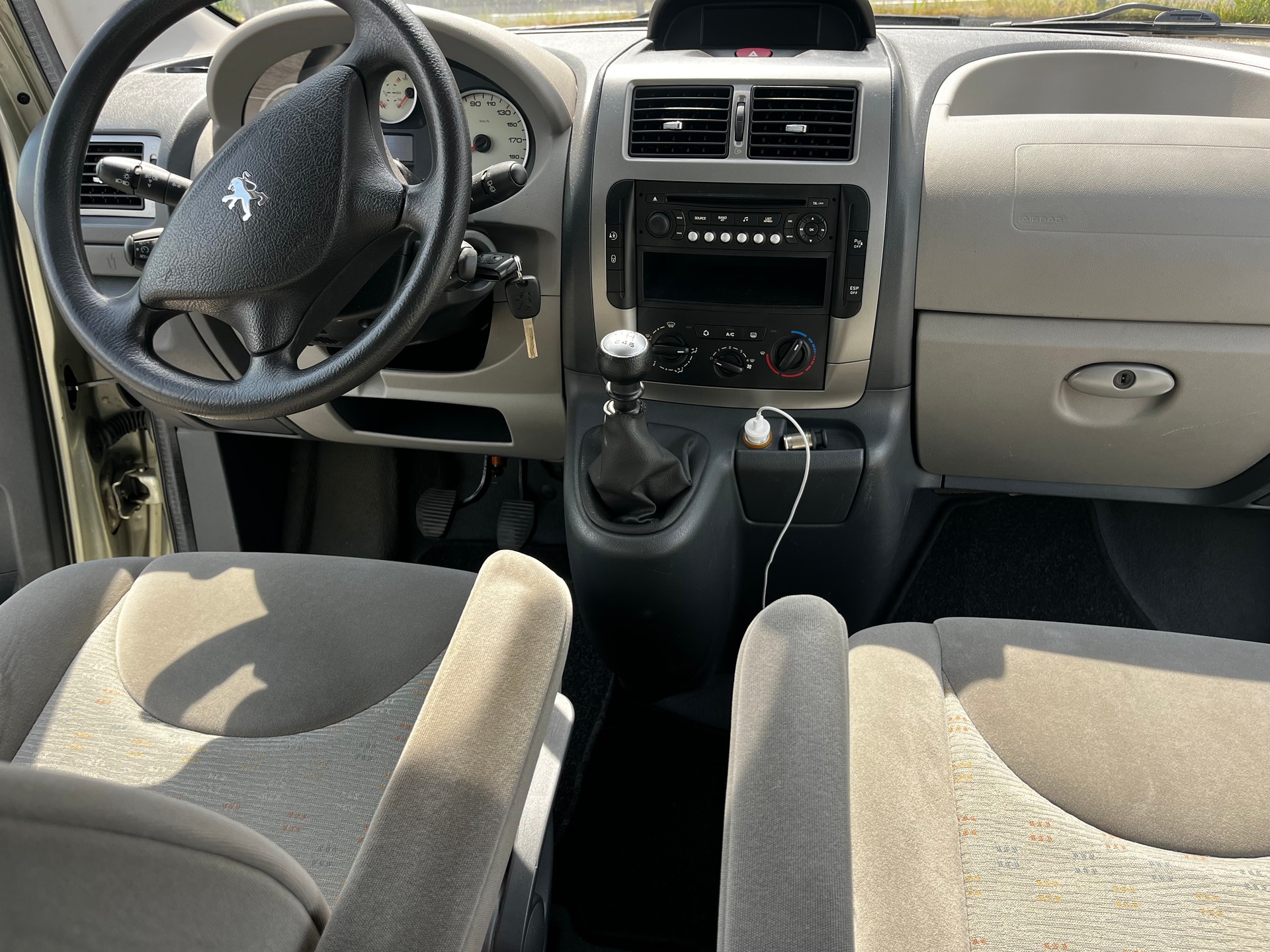 PEUGEOT Expert Tepee 2.0 HDi Confort L1 8 places-image-8