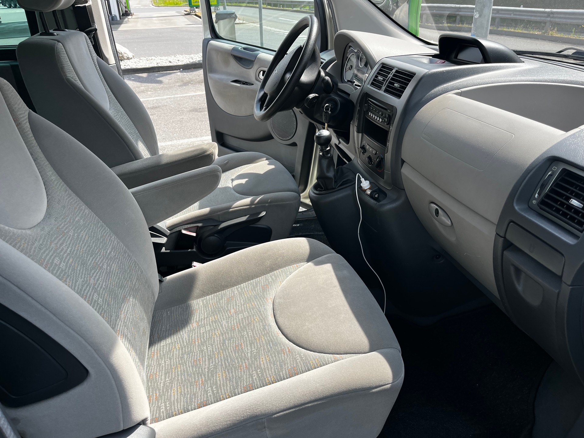 PEUGEOT Expert Tepee 2.0 HDi Confort L1 8 places-image-10
