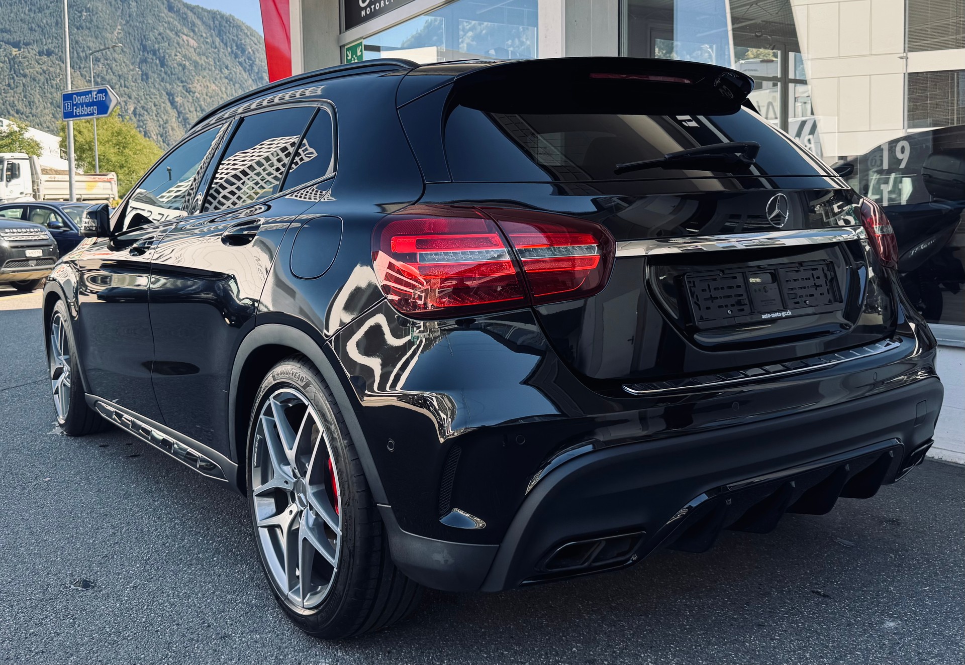 MERCEDES-BENZ GLA 45 AMG 4Matic 7G-DCT-showroom-element-3