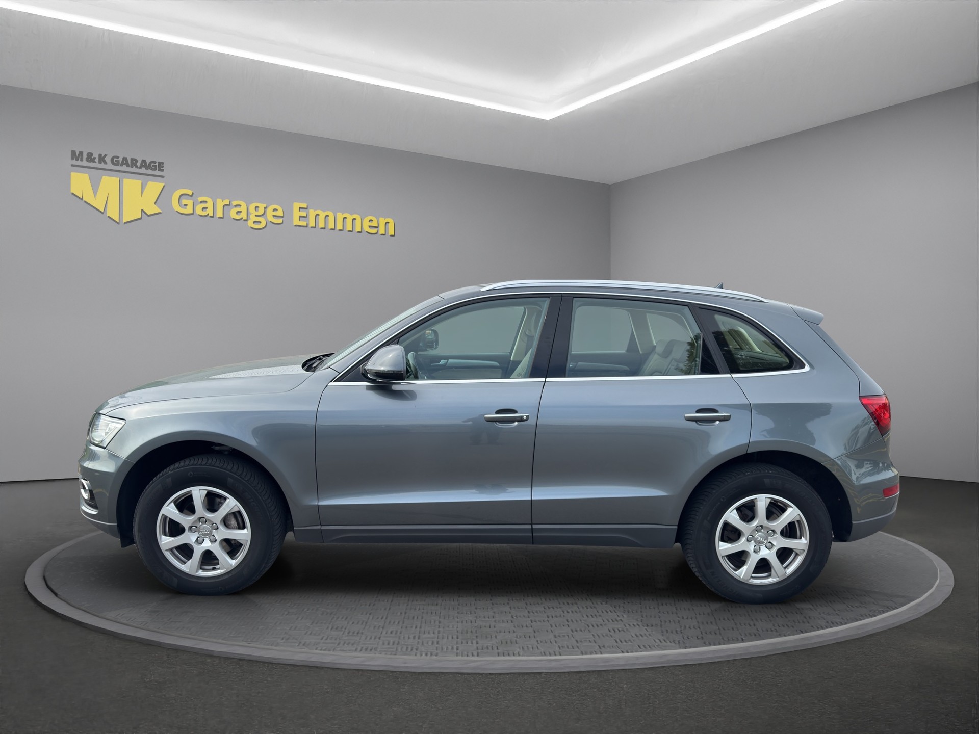 AUDI Q5 2.0 TDI quattro S-tronic-showroom-element-1
