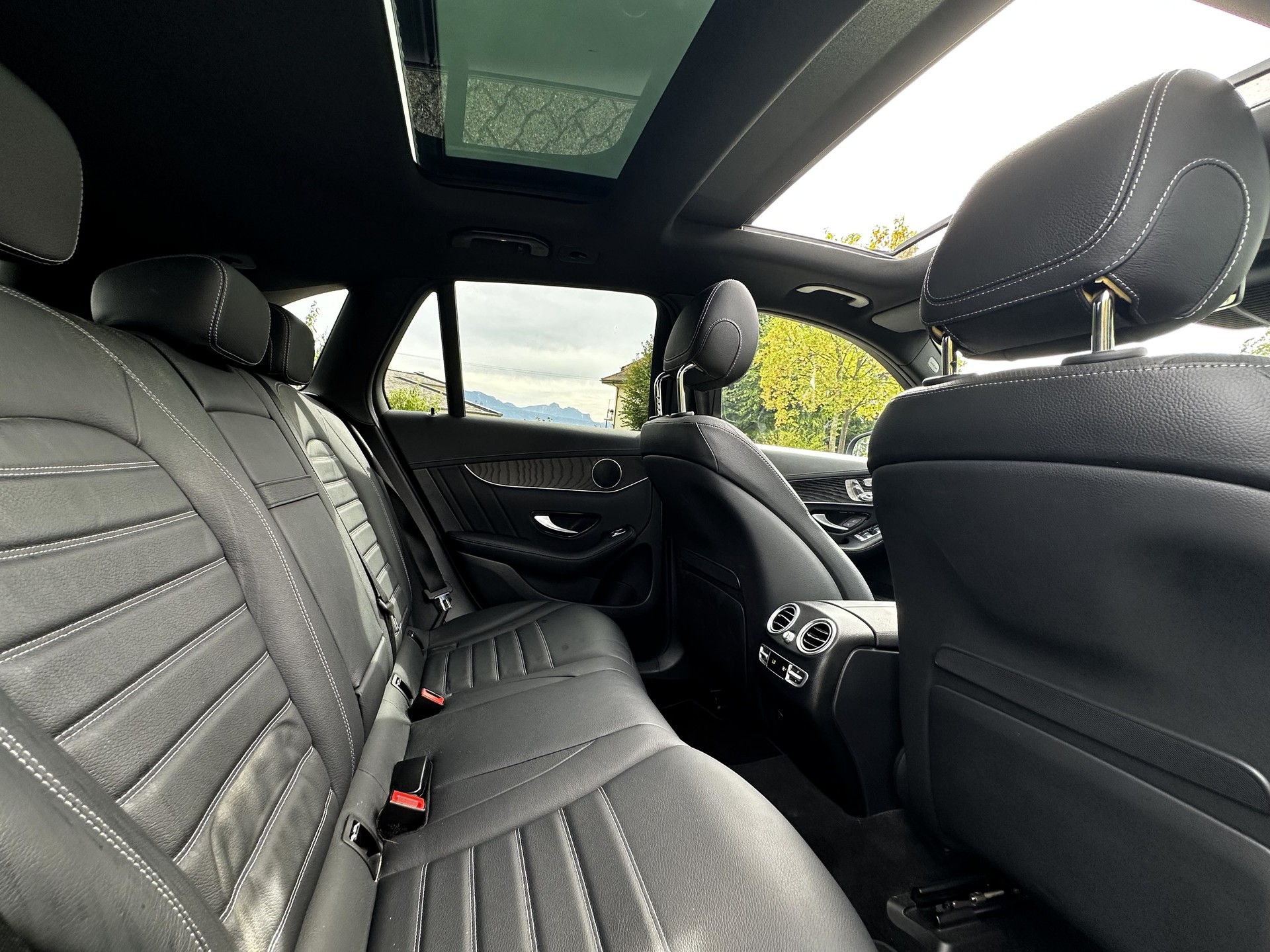 MERCEDES-BENZ GLC 300 d AMG Line 4Matic 9G-Tronic-image-12