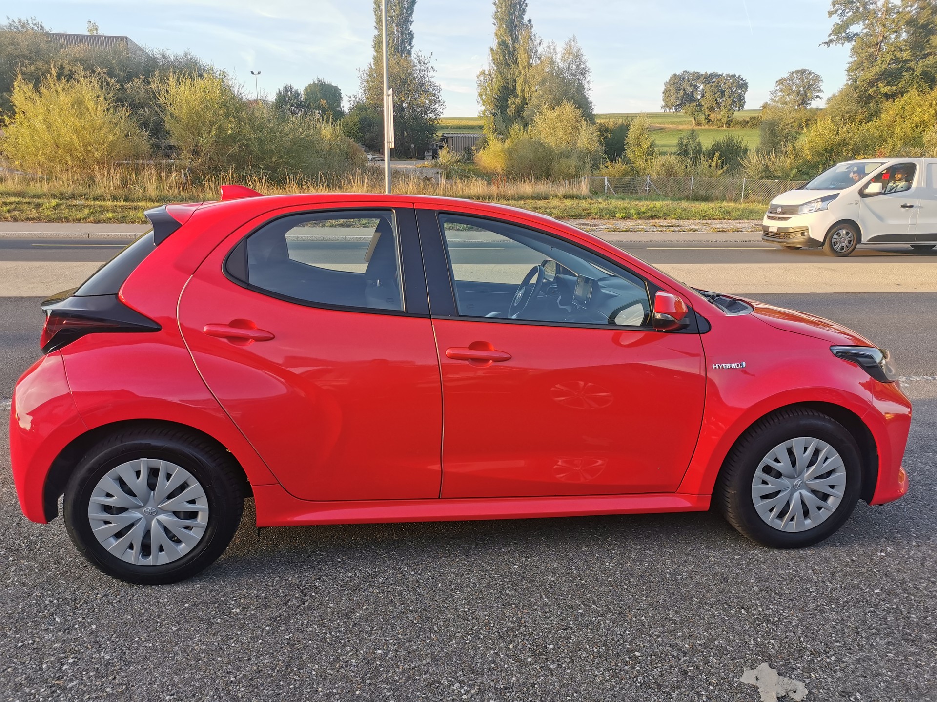TOYOTA Yaris 1.5 Comfort e-CVT-image-2