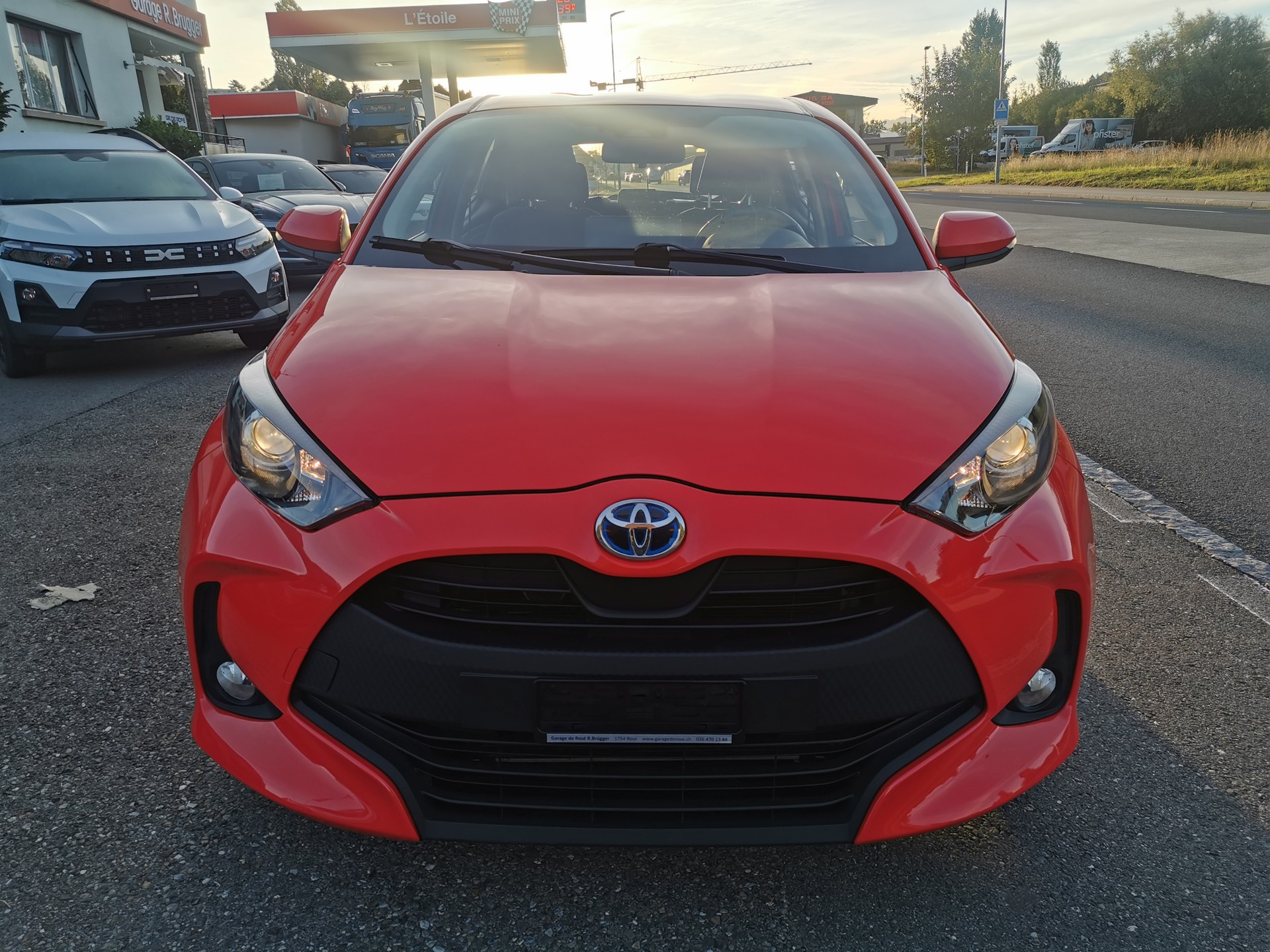 TOYOTA Yaris 1.5 Comfort e-CVT-image-6