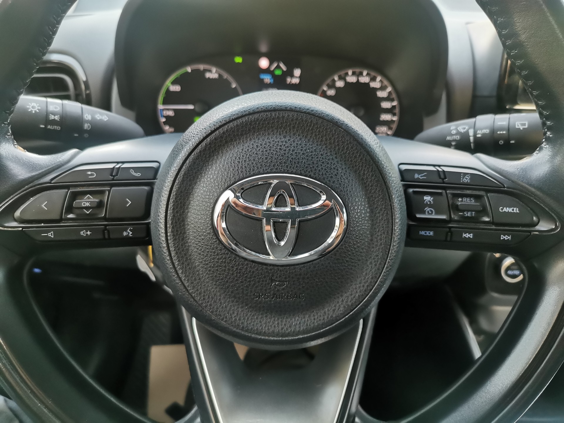 TOYOTA Yaris 1.5 Comfort e-CVT-image-9
