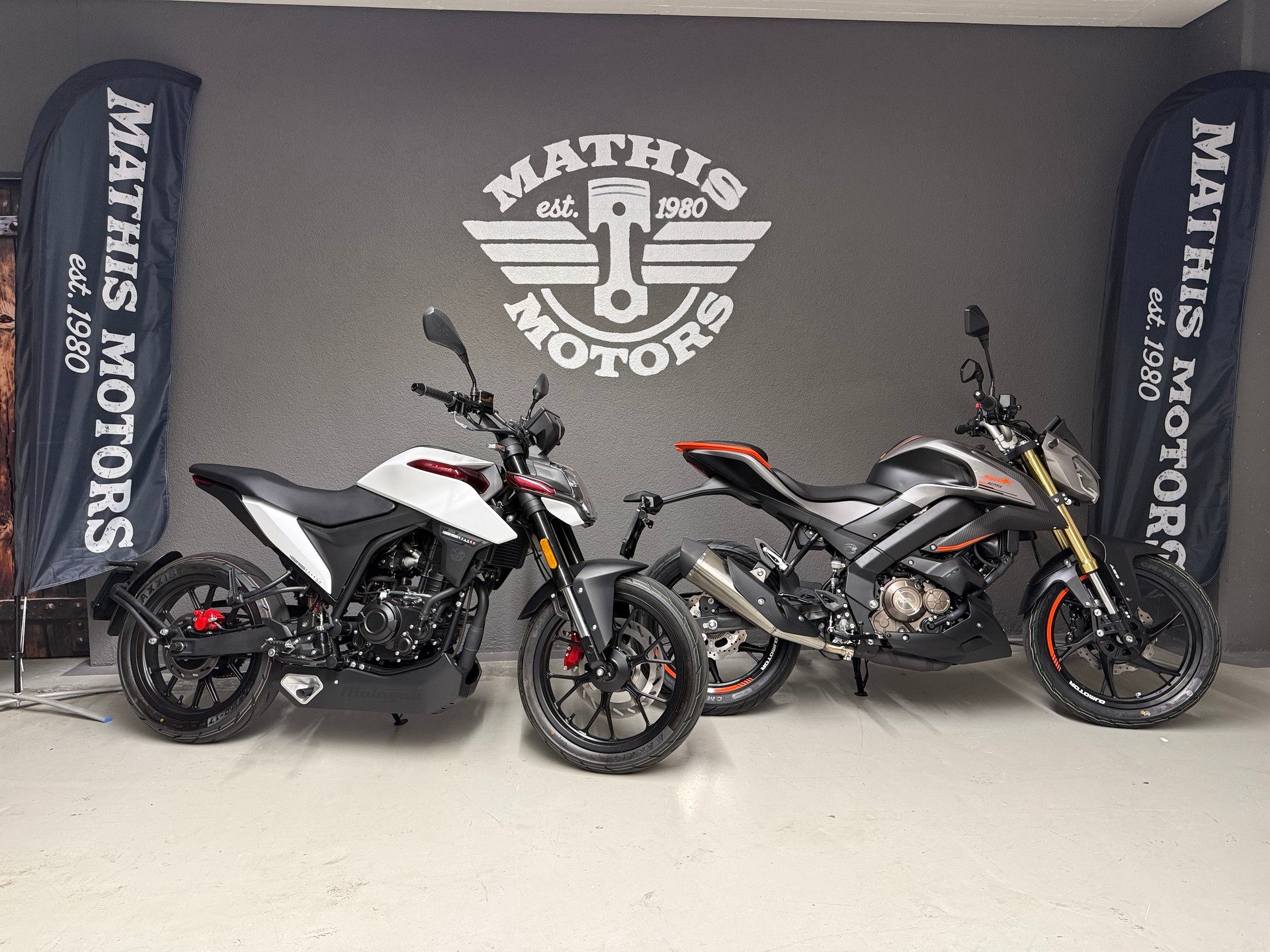 MALAGUTI DRAKON & QJMOTOR SRK 125 S im Doppelback-image-0