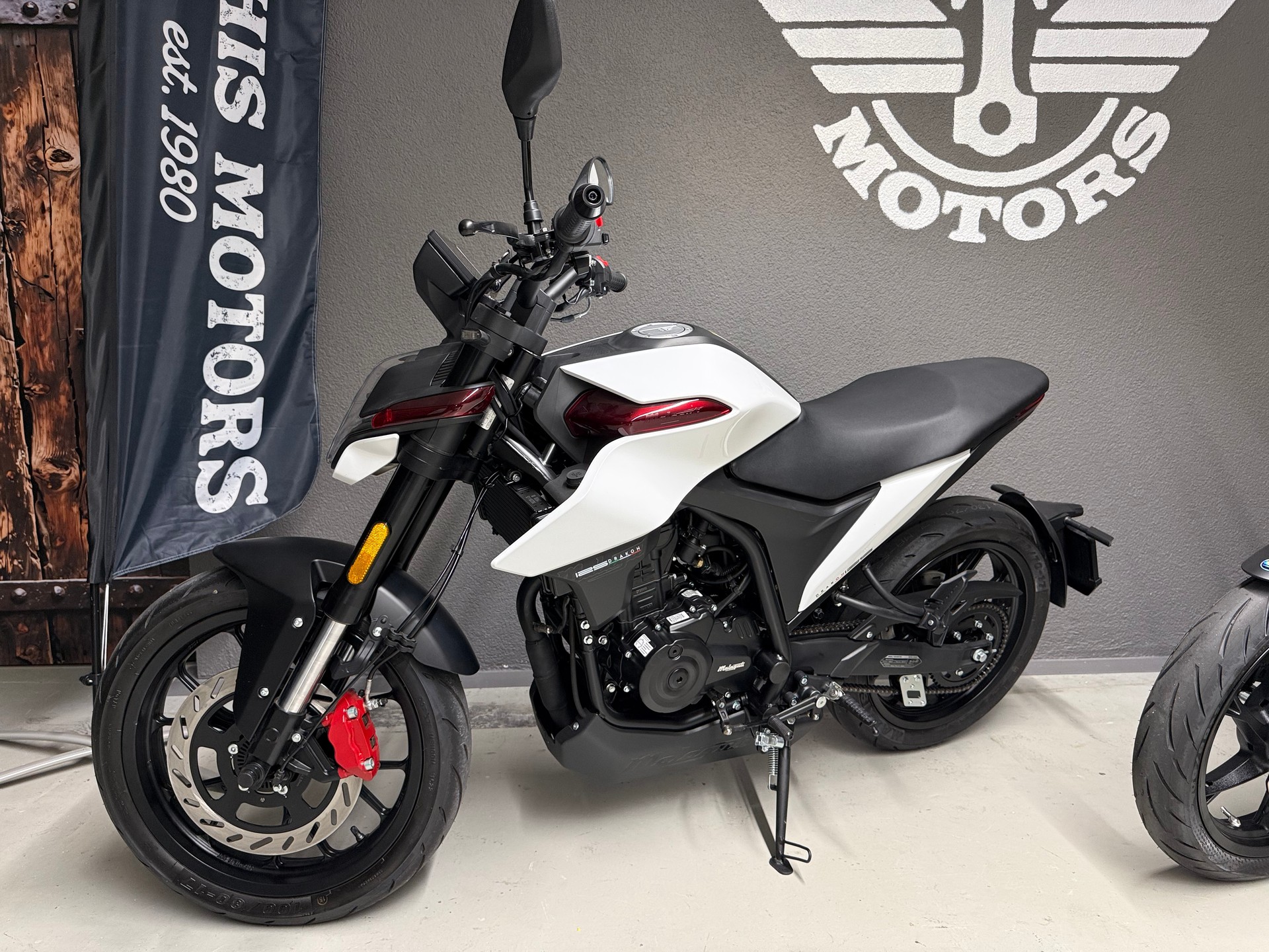 MALAGUTI DRAKON & QJMOTOR SRK 125 S im Doppelback-image-4