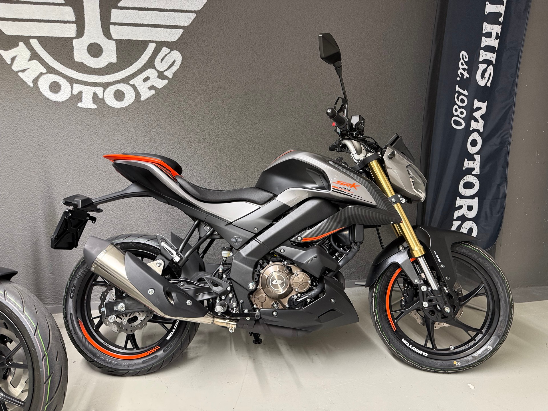 MALAGUTI DRAKON & QJMOTOR SRK 125 S im Doppelback-image-2