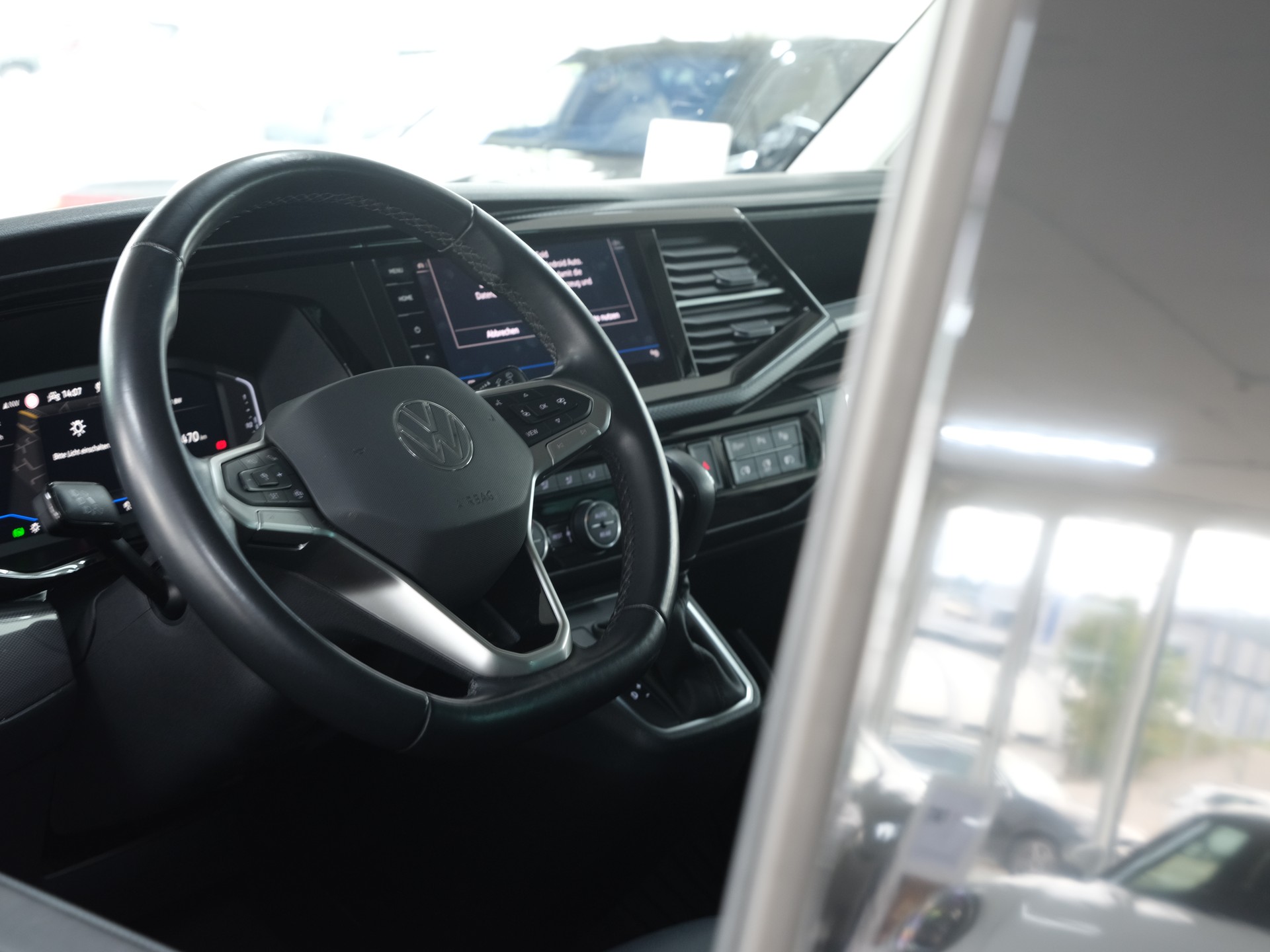 VW T6.1 Multivan 2.0 Bi-TDI Family 4Motion DSG *360 Kamera* *Assistenten* *CarPlay*-image-18