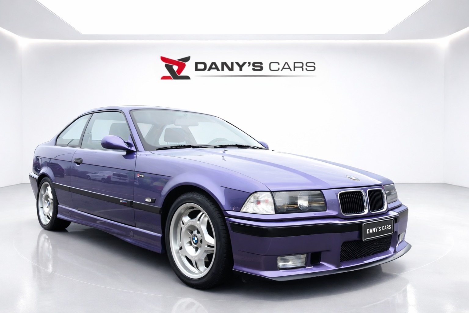 BMW 318iS Coupé M-Technic Individual-showroom-element-2