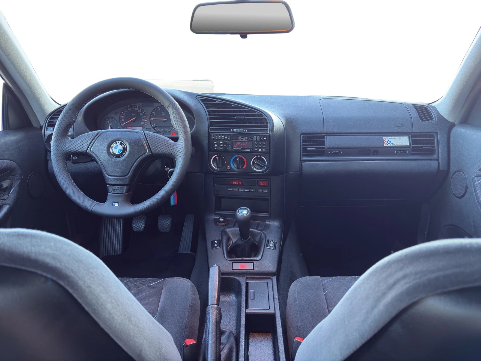 BMW 318iS Coupé M-Technic Individual-image-11