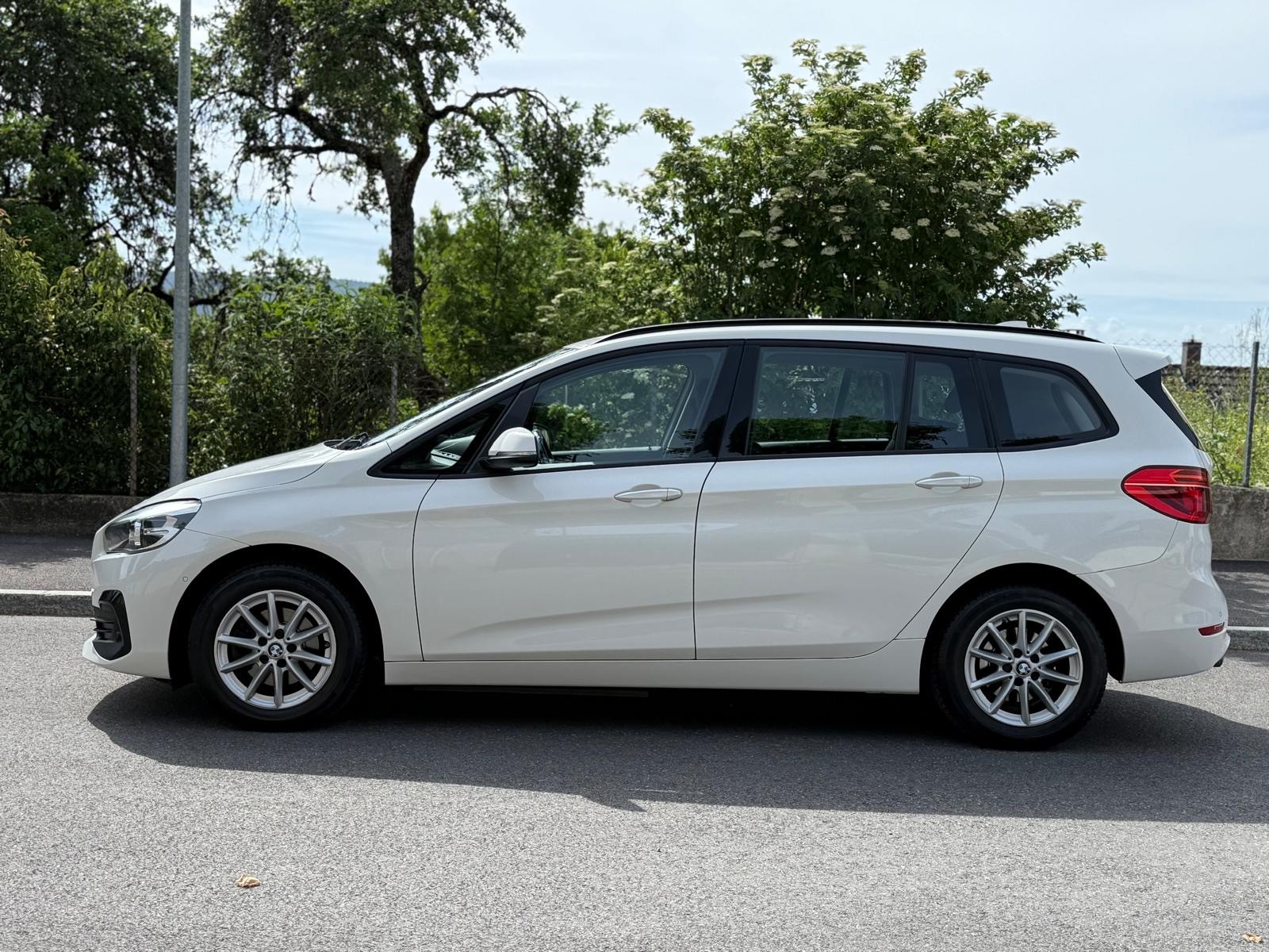 BMW 216d Gran Tourer DKG Essential Edition-image-2