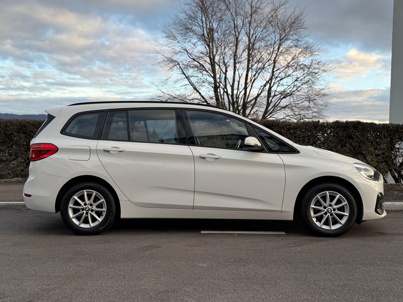 BMW 216d Gran Tourer DKG Essential Edition-image-3