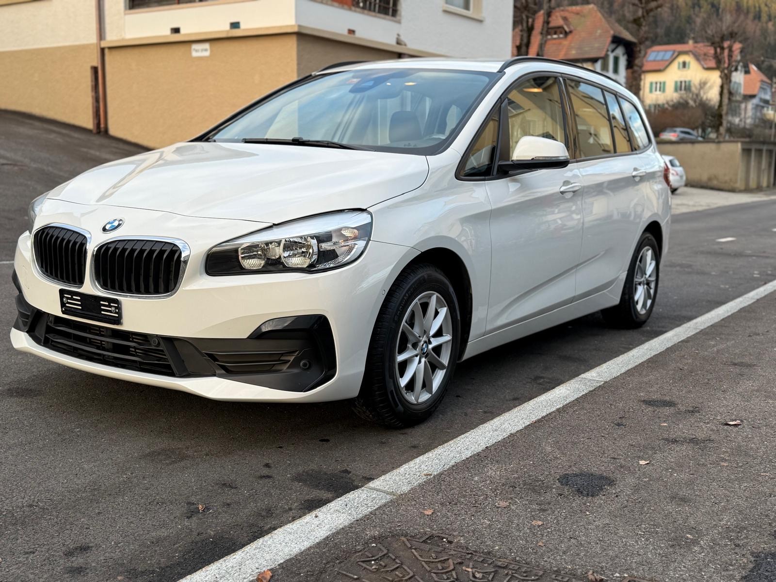 BMW 216d Gran Tourer DKG Essential Edition-image-1