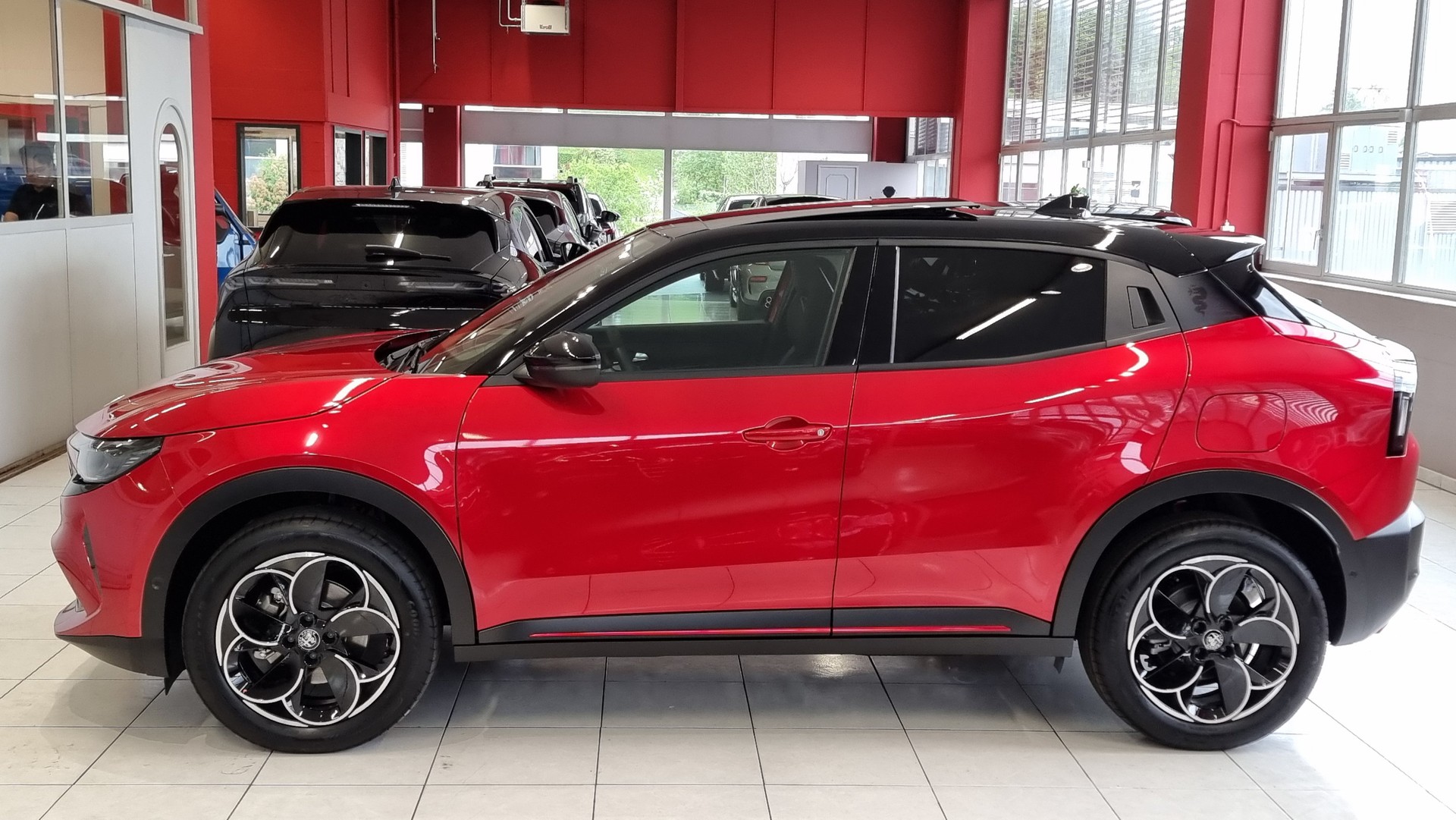ALFA ROMEO Junior 1.2 Ibrida Q4 Pack Sport&Pack Sky-showroom-element-2