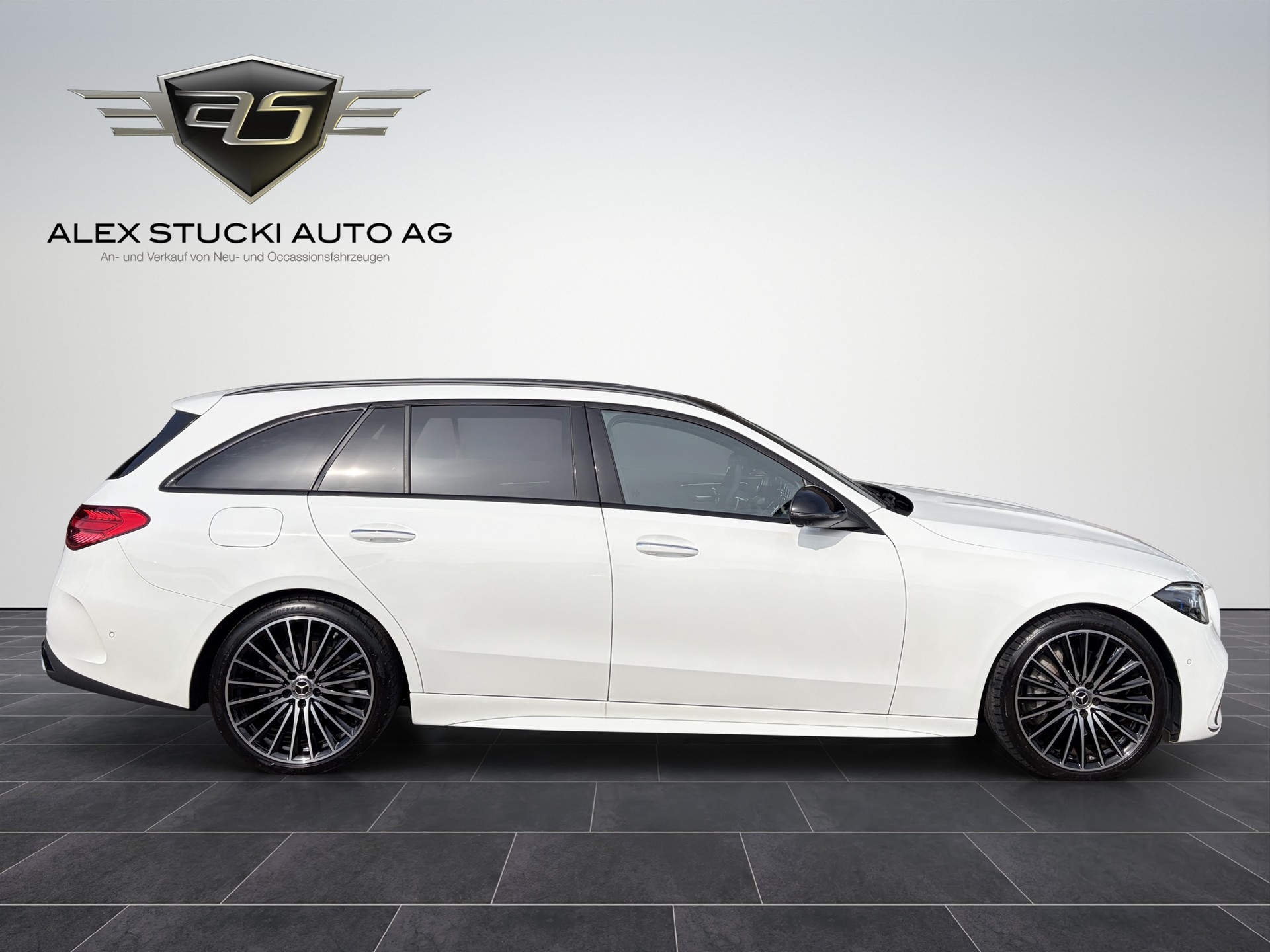MERCEDES-BENZ C 220 d T 4Matic AMG Line-image-4