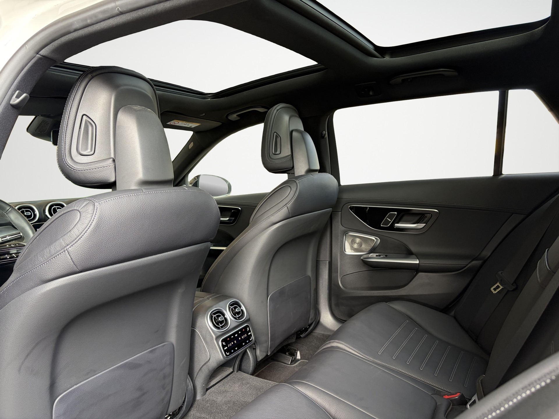 MERCEDES-BENZ C 220 d T 4Matic AMG Line-image-12