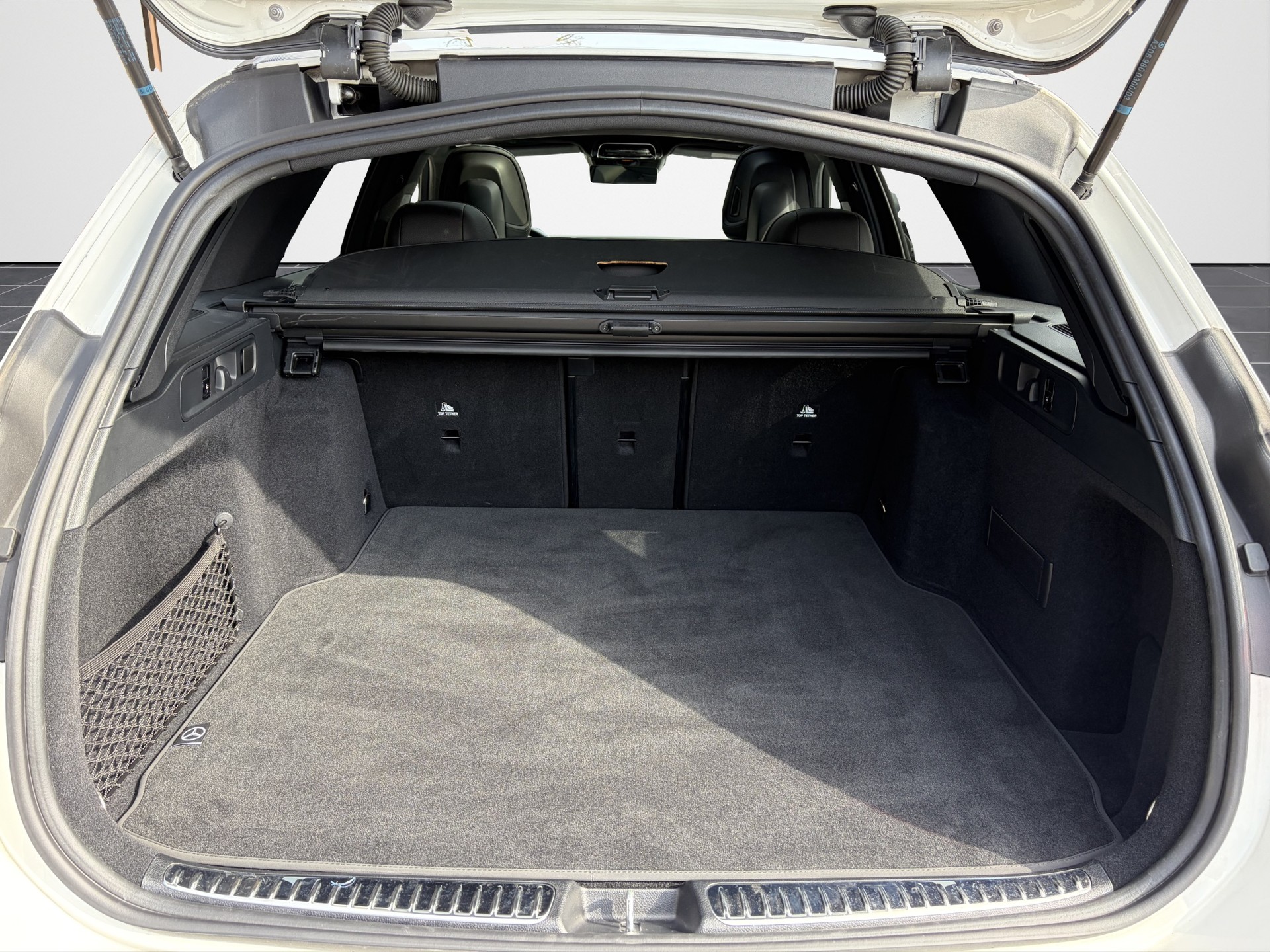 MERCEDES-BENZ C 220 d T 4Matic AMG Line-image-14