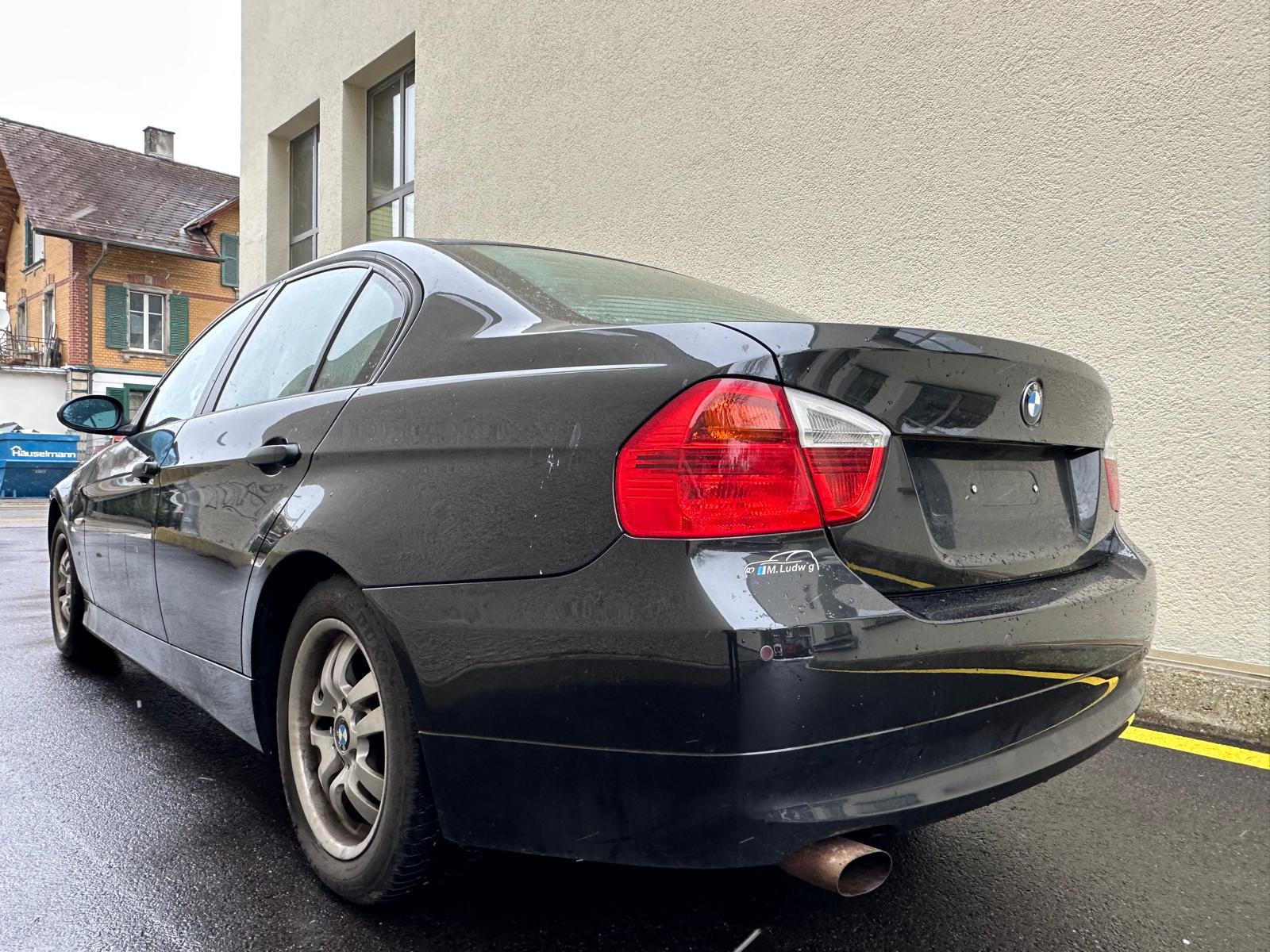 BMW 318i-image-9