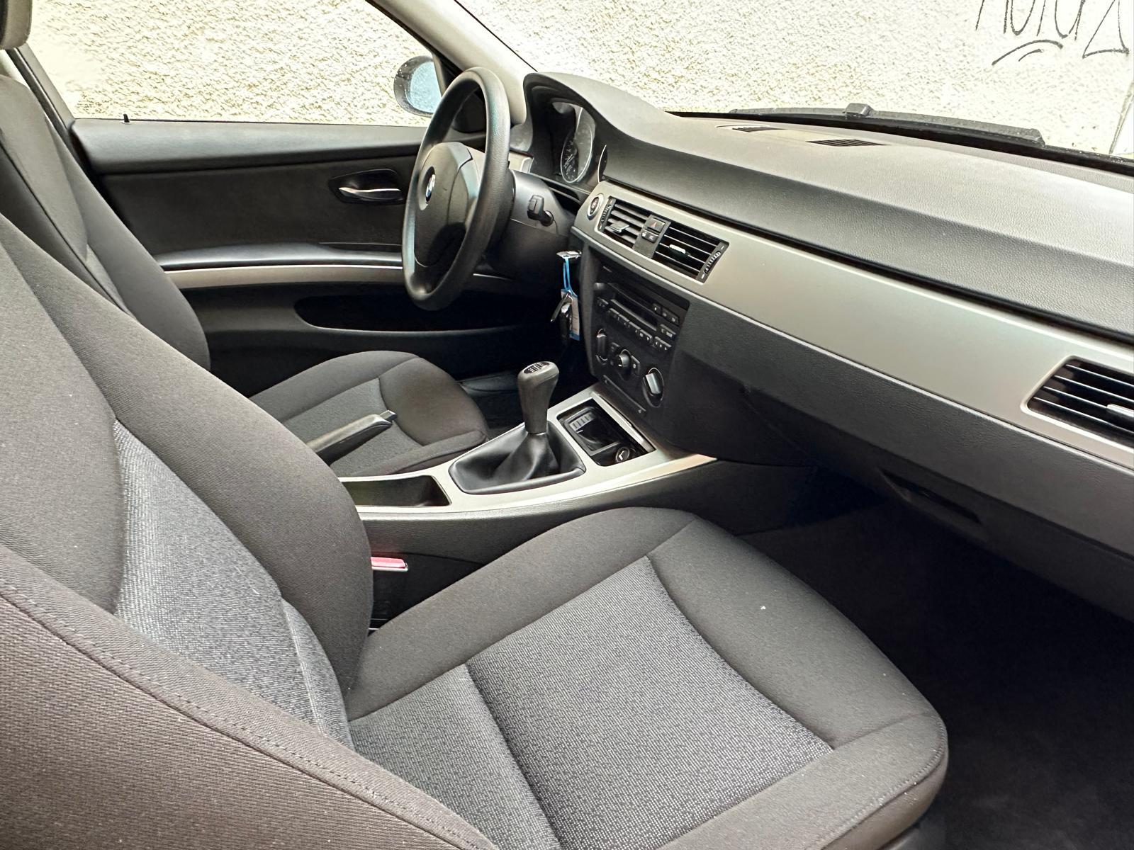 BMW 318i-image-4