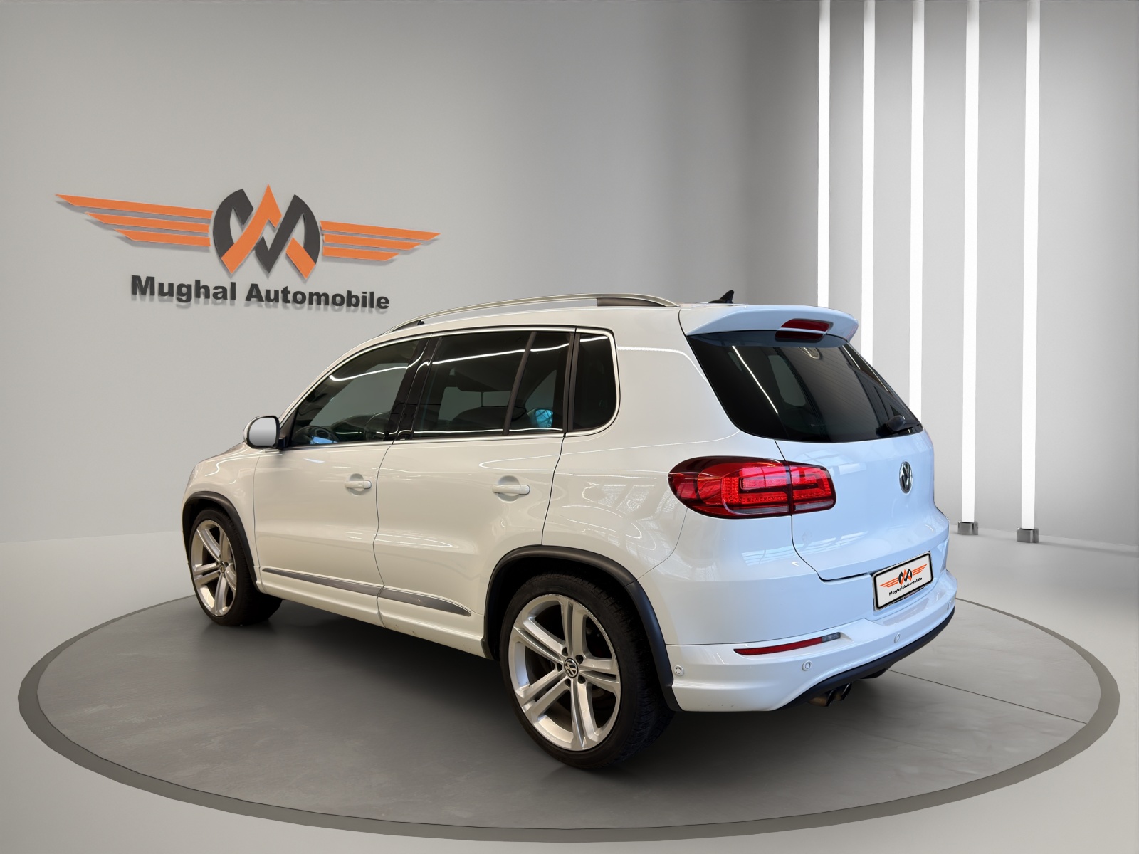 VW Tiguan 2.0 TSI Sport&Style 4Motion DSG-image-5