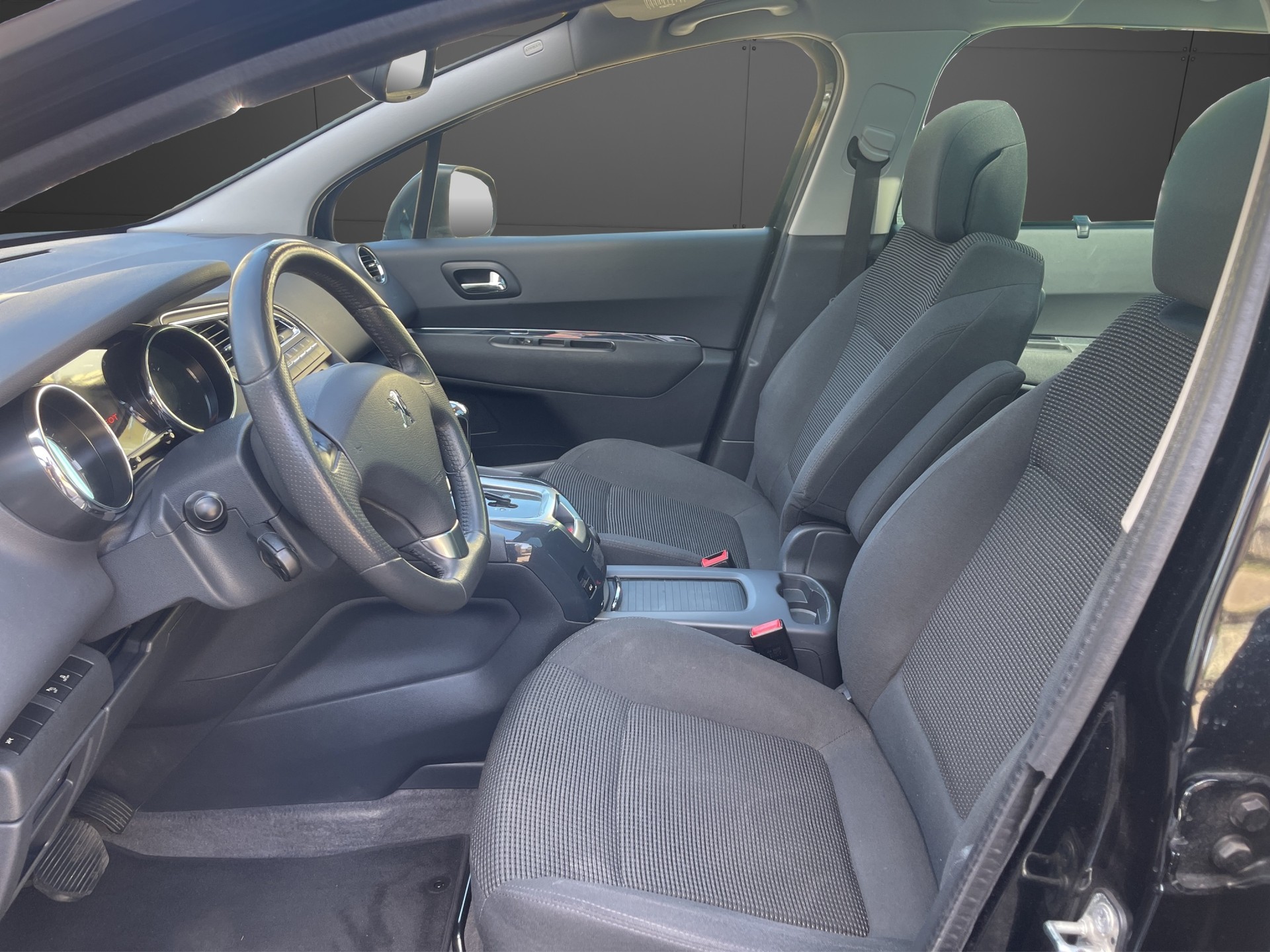 PEUGEOT 5008 1.6 16V T Family Automatic-image-8
