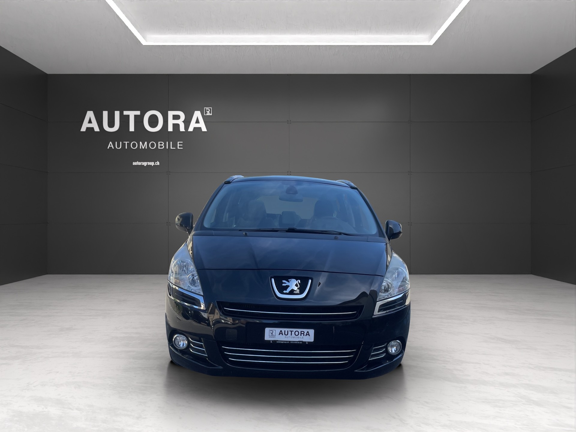 PEUGEOT 5008 1.6 16V T Family Automatic-image-1
