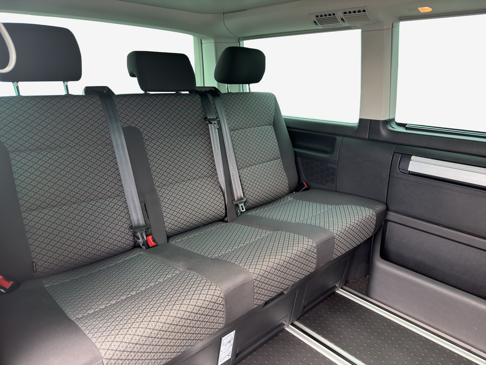 VW T6.1 California 2.0 TDI Beach Liberty DSG-image-11