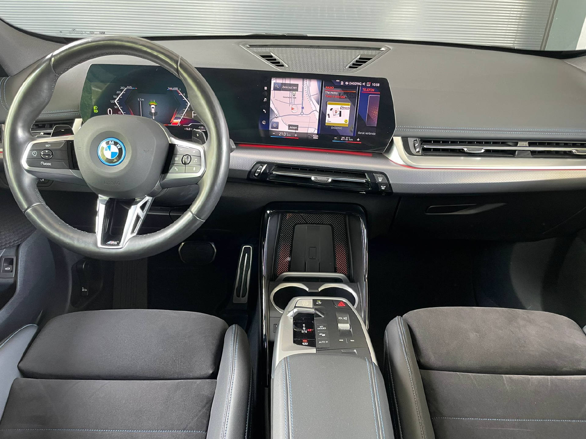 BMW X1 25e xDrive paddles-image-6