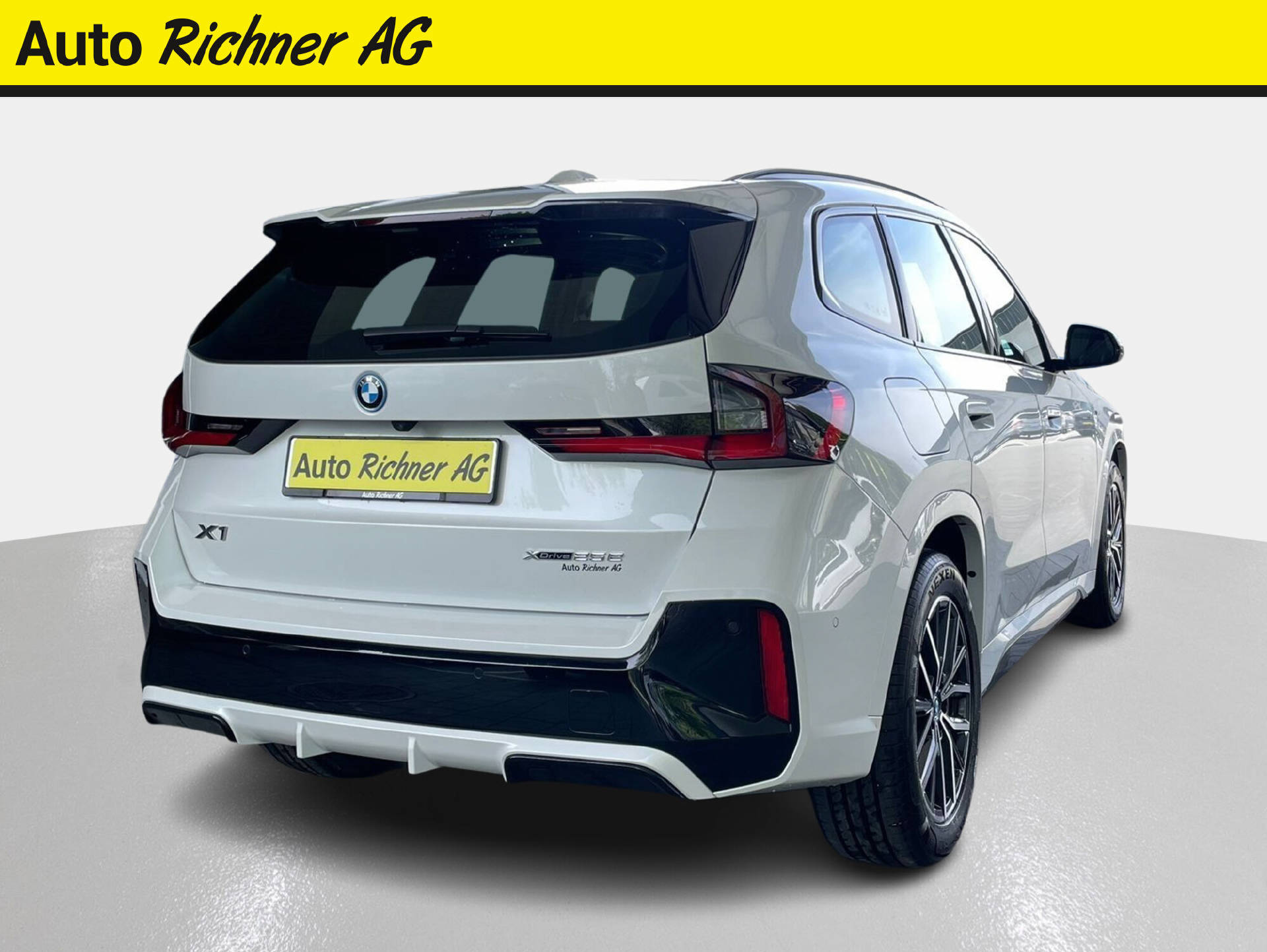 BMW X1 25e xDrive paddles-showroom-element-3