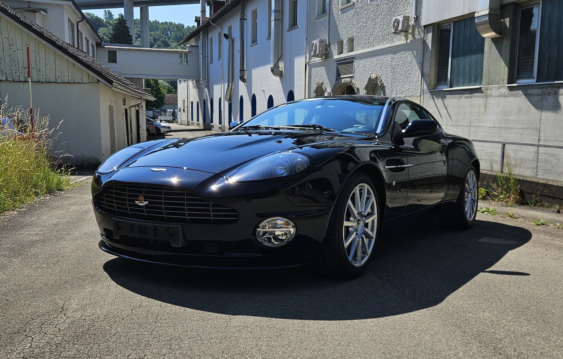 ASTON MARTIN Vanquish S Ultimate 17/50-showroom-element-2
