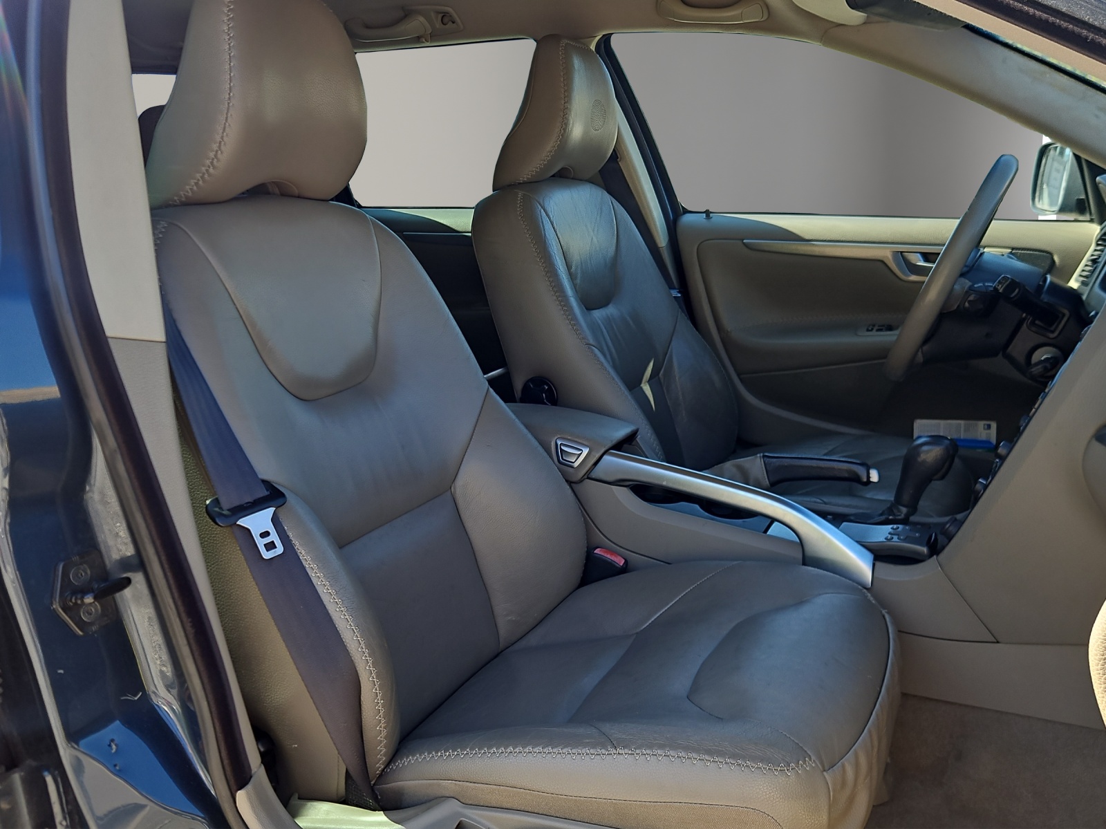 VOLVO XC70 D5 AWD Momentum-image-12