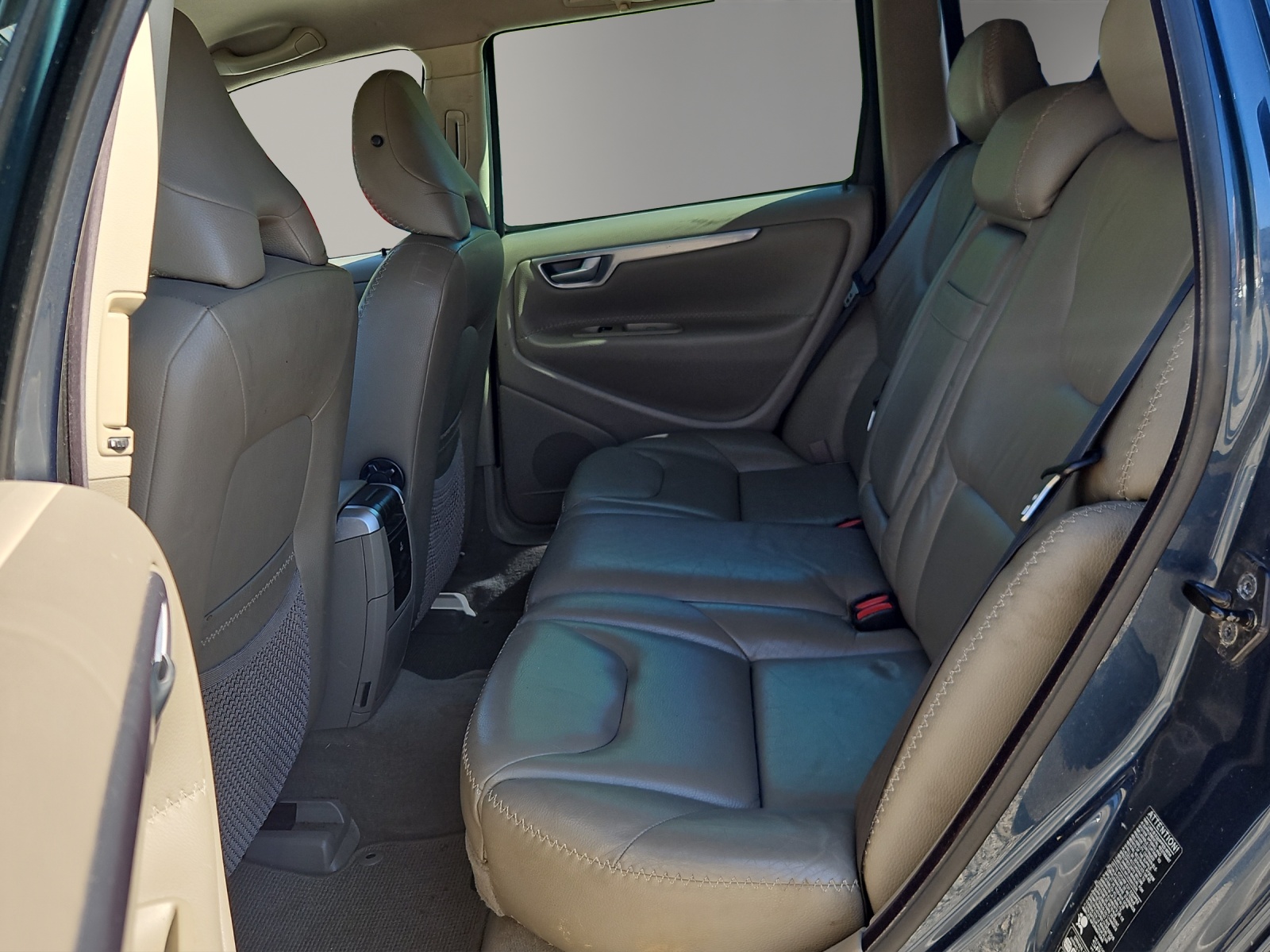 VOLVO XC70 D5 AWD Momentum-image-13