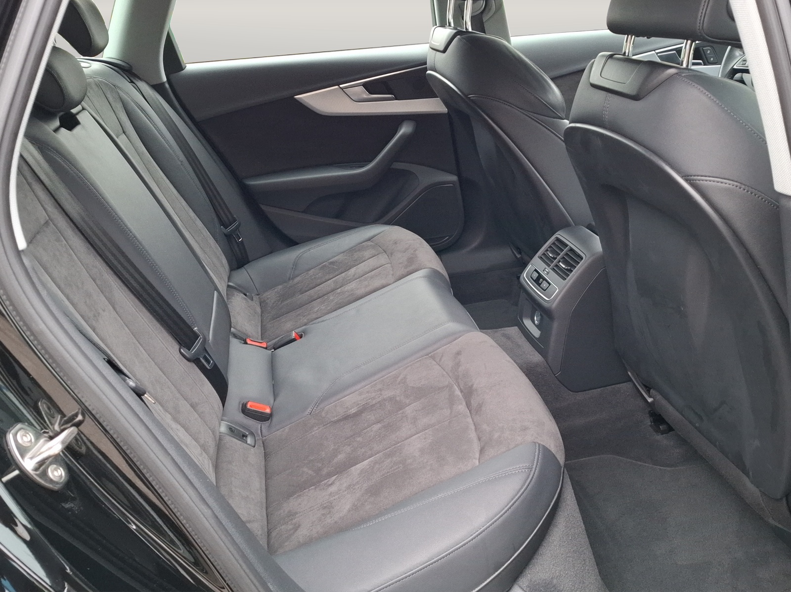 AUDI A4 Avant 45 TDI quattro tiptronic// TOP AUSSTATTUNG-image-10