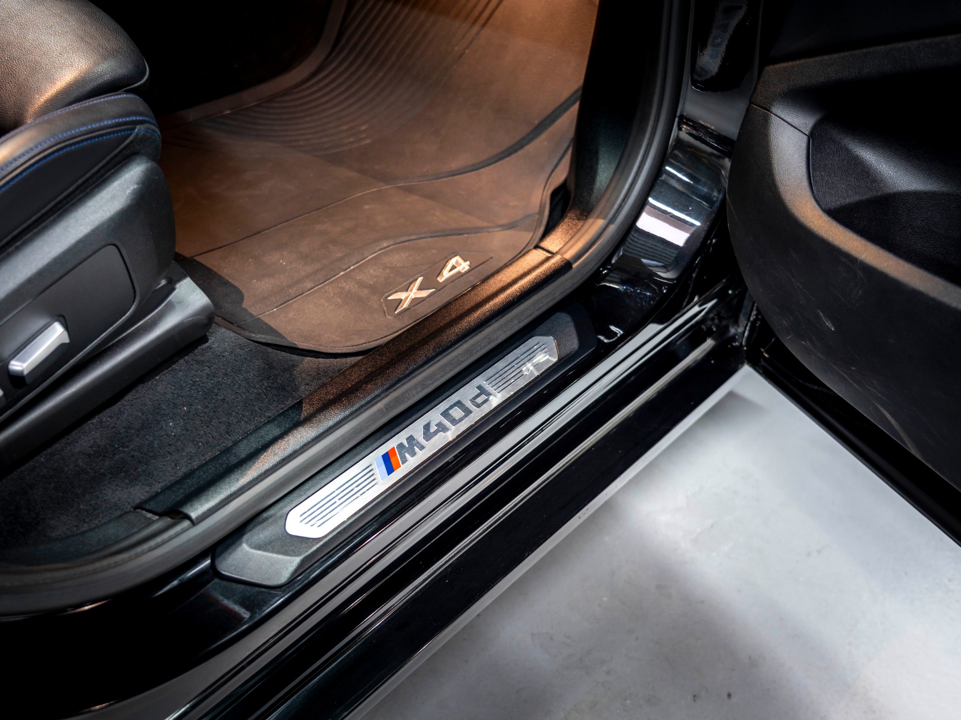 BMW X4 xDrive 48V M40d Steptronic-image-23
