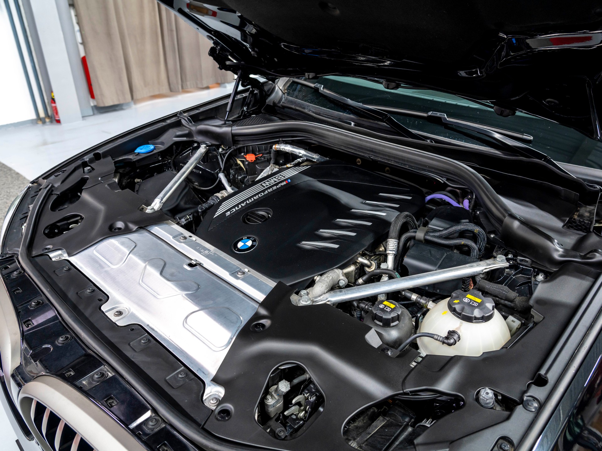BMW X4 xDrive 48V M40d Steptronic-image-24