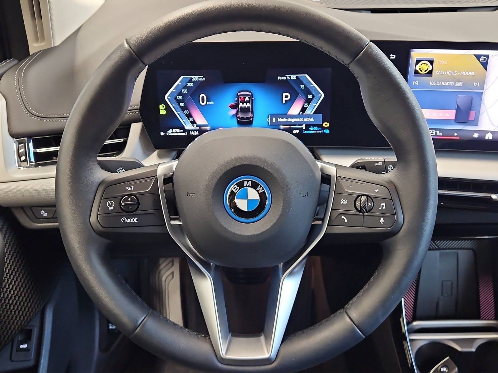 BMW 230e xDrive Active Tourer-image-11