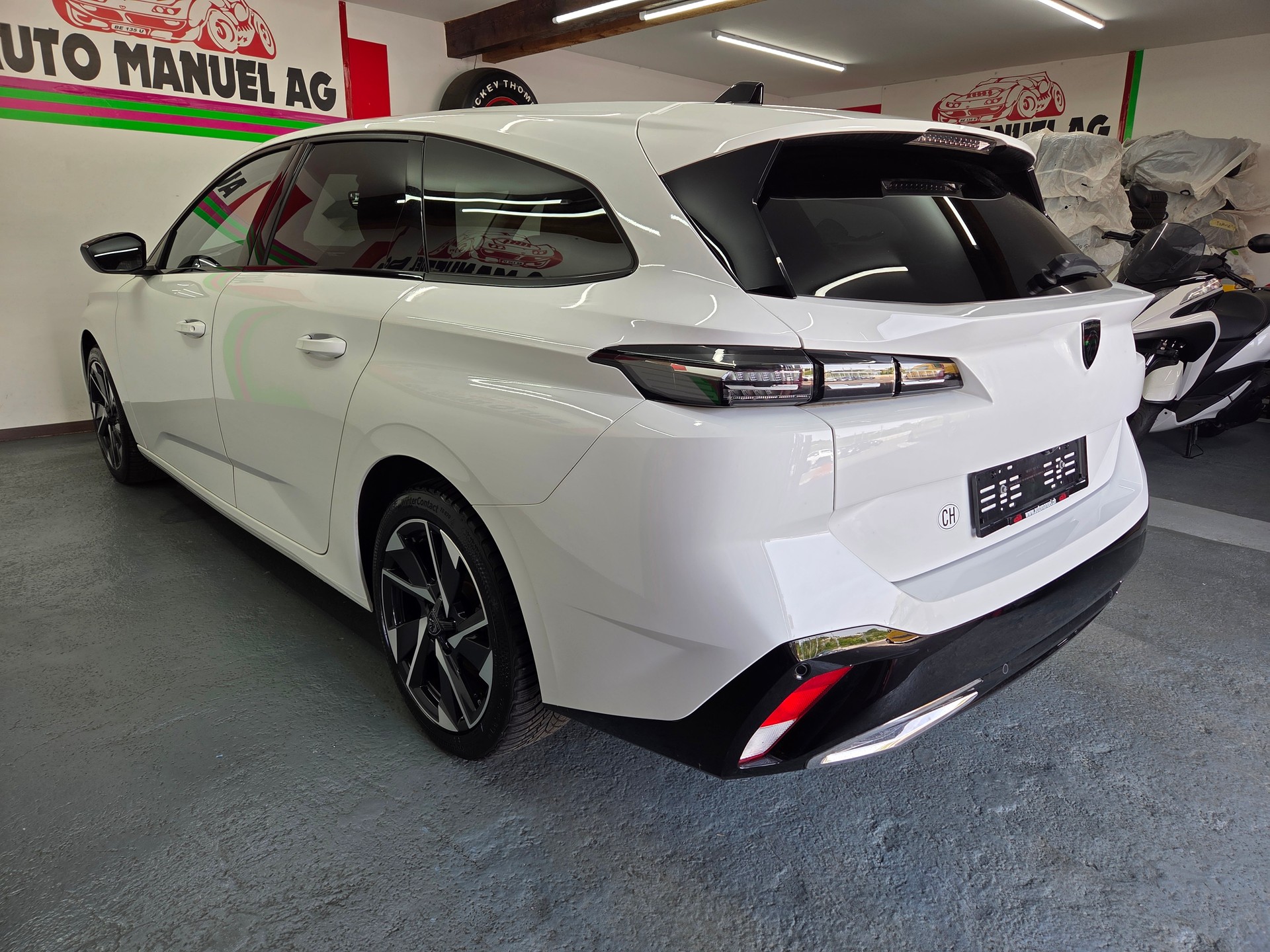 PEUGEOT 308 SW 1.5 BlueHDI Allure Pack EAT8-image-6