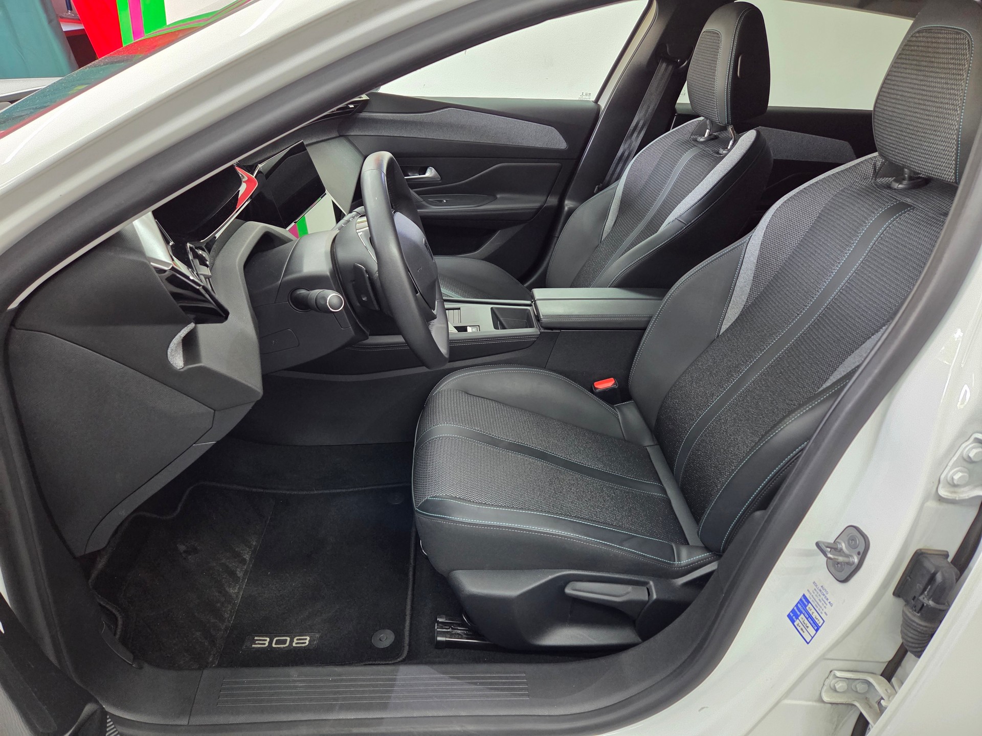 PEUGEOT 308 SW 1.5 BlueHDI Allure Pack EAT8-image-10