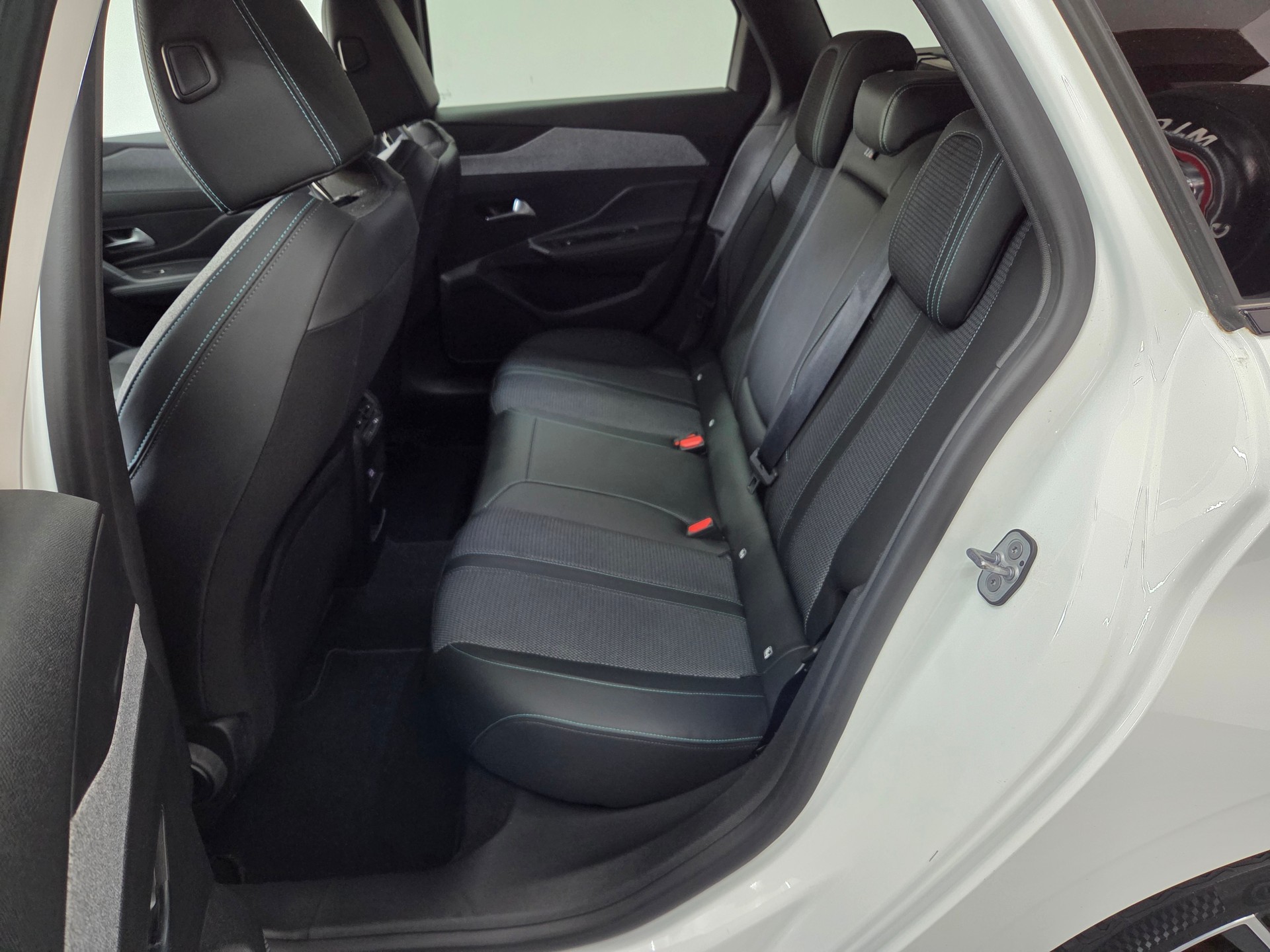 PEUGEOT 308 SW 1.5 BlueHDI Allure Pack EAT8-image-12