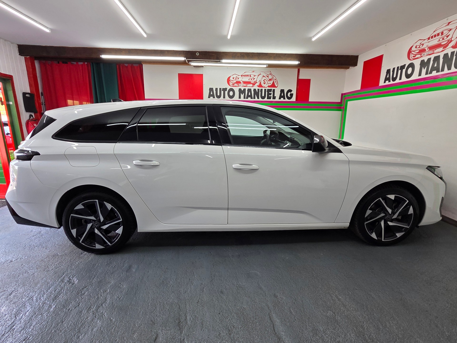 PEUGEOT 308 SW 1.5 BlueHDI Allure Pack EAT8-image-4
